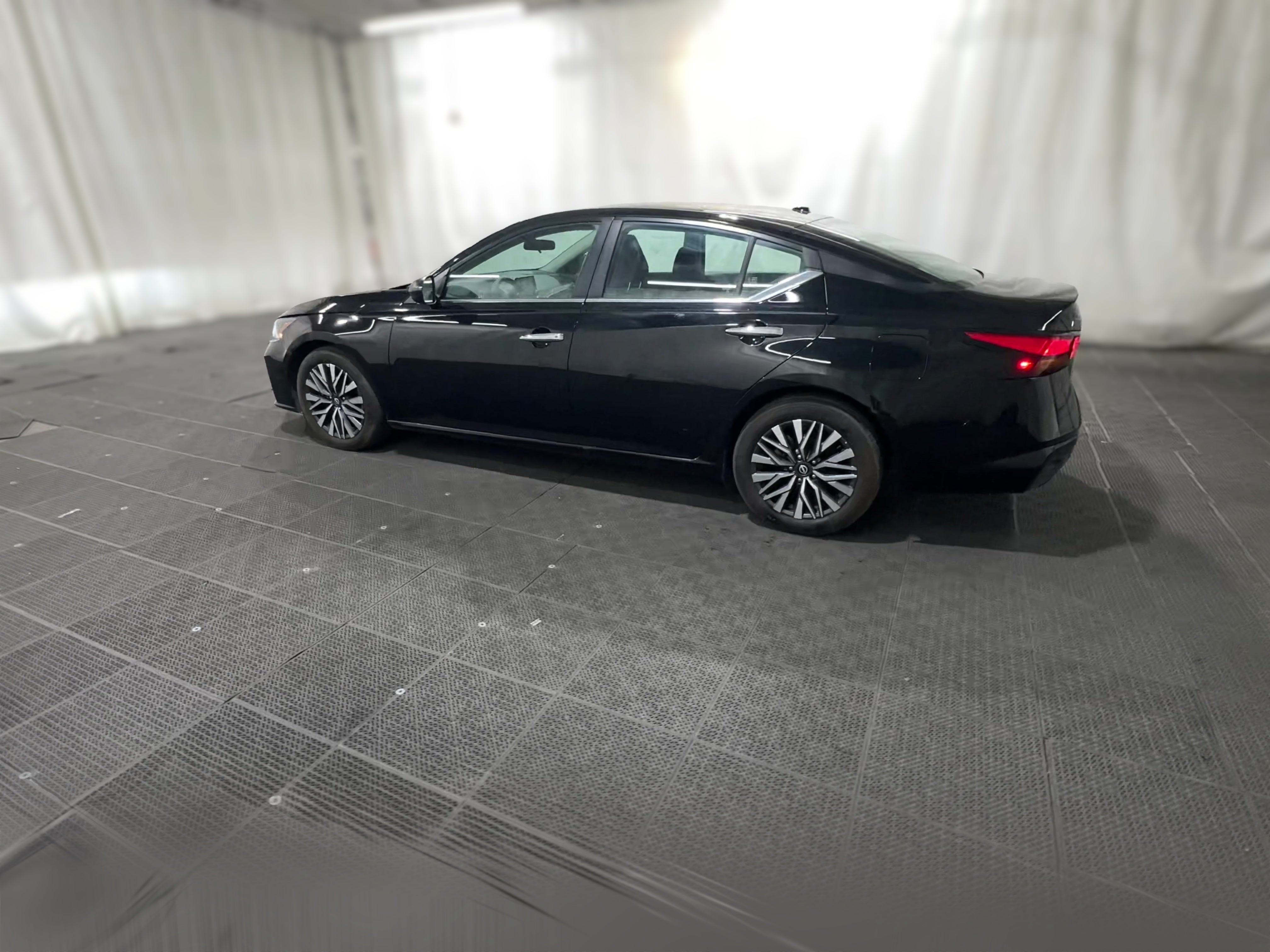 2025 Nissan Altima SV - Photo 22