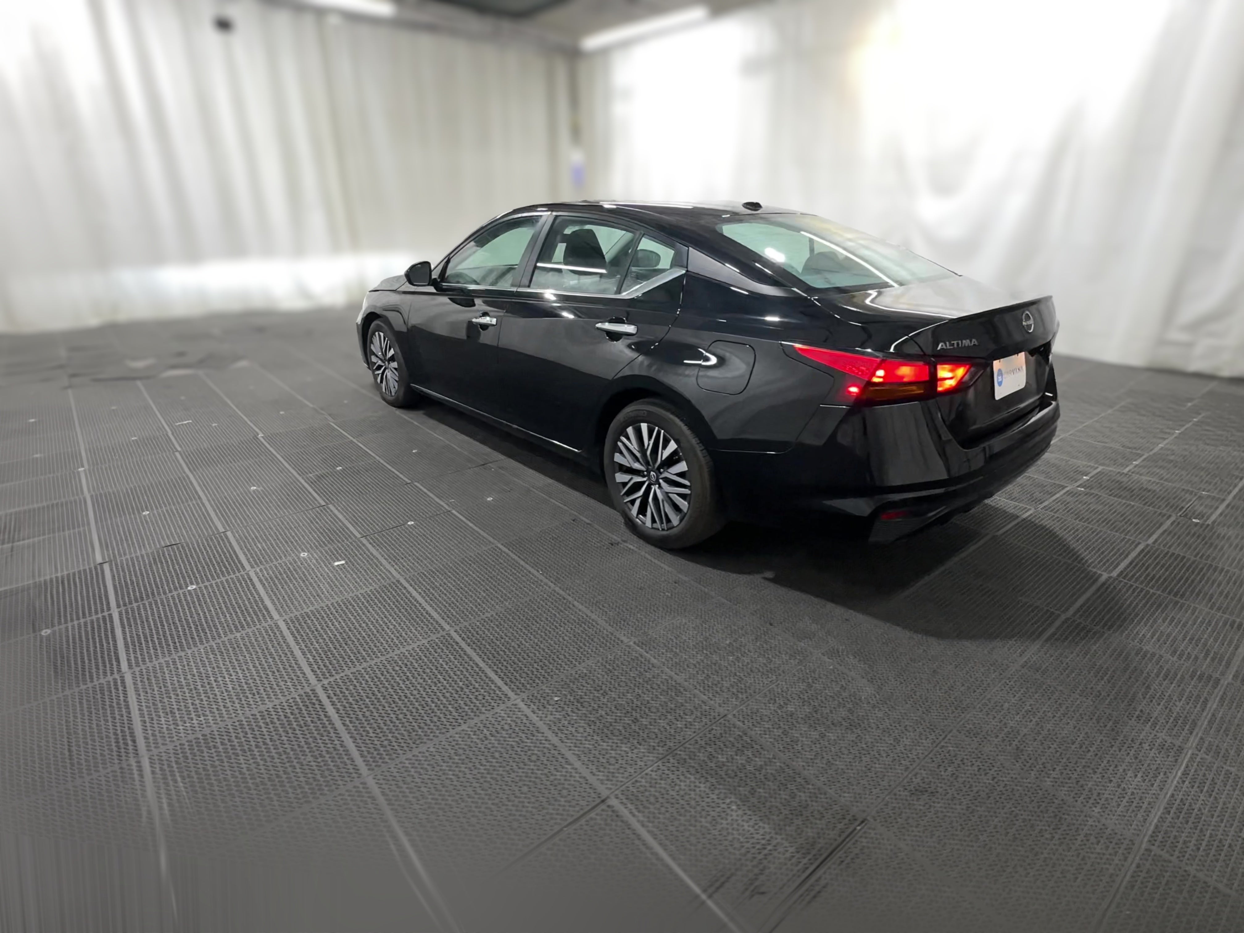 2025 Nissan Altima SV - Photo 23