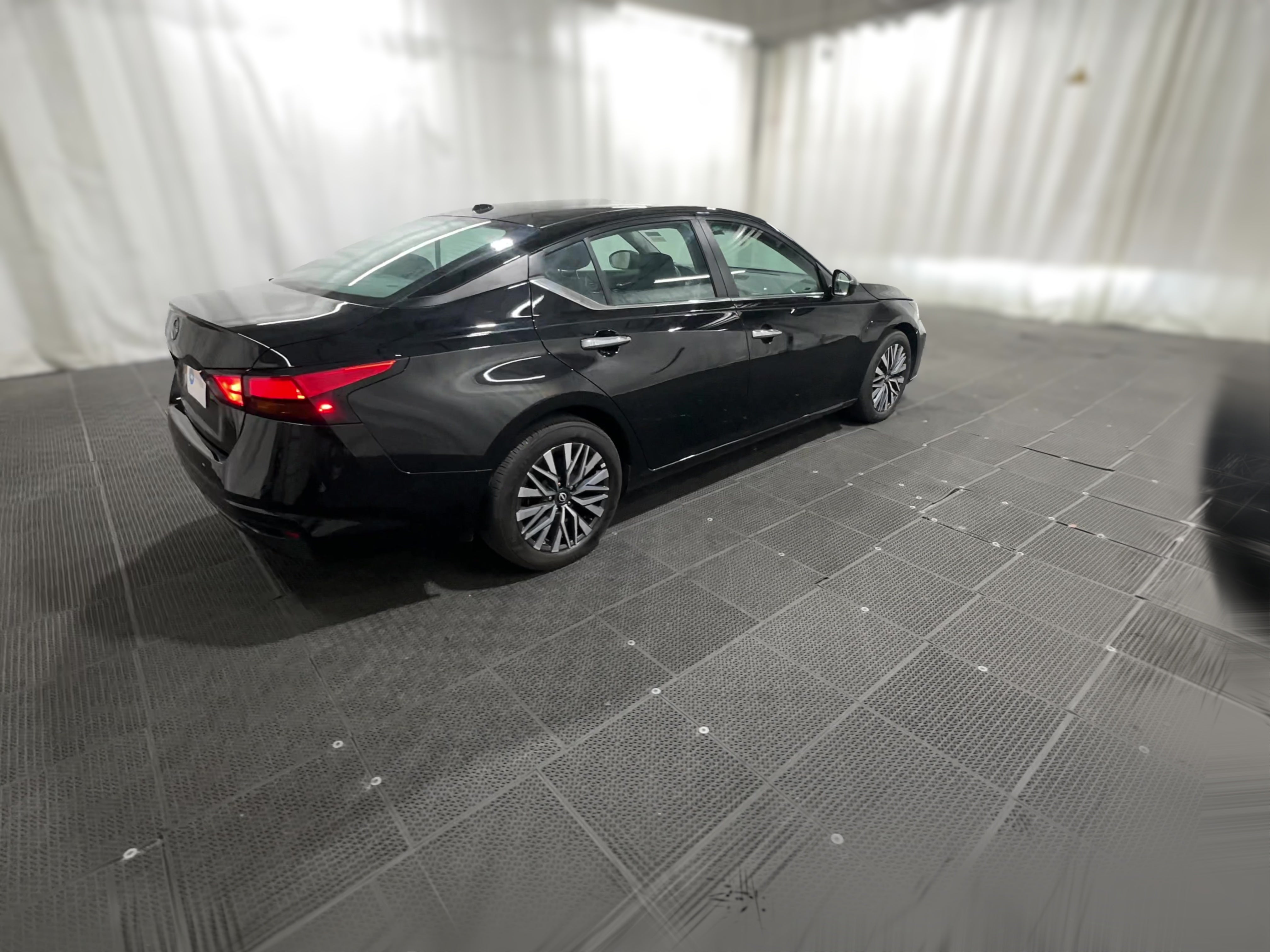 2025 Nissan Altima SV - Photo 27