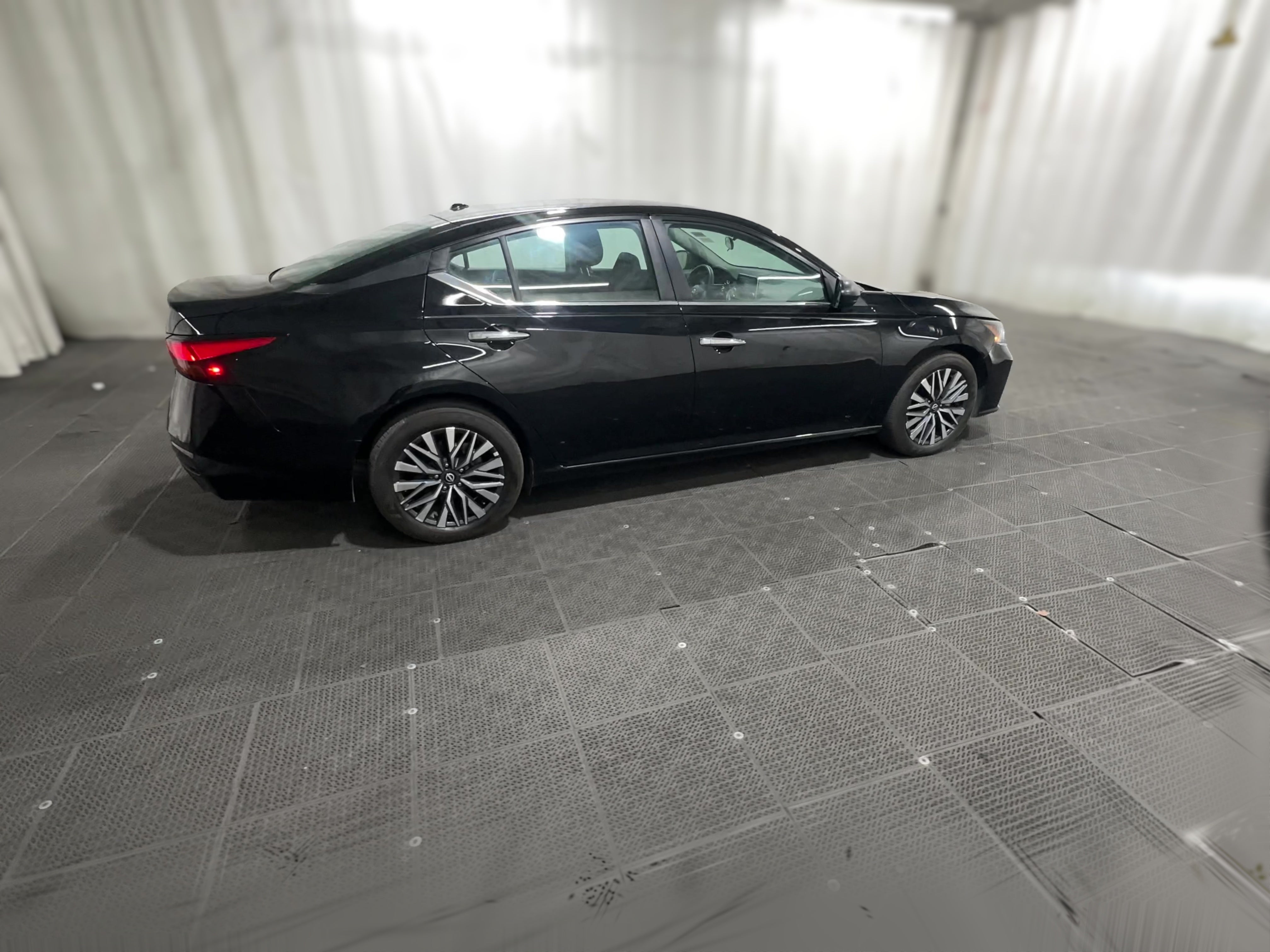 2025 Nissan Altima SV - Photo 28