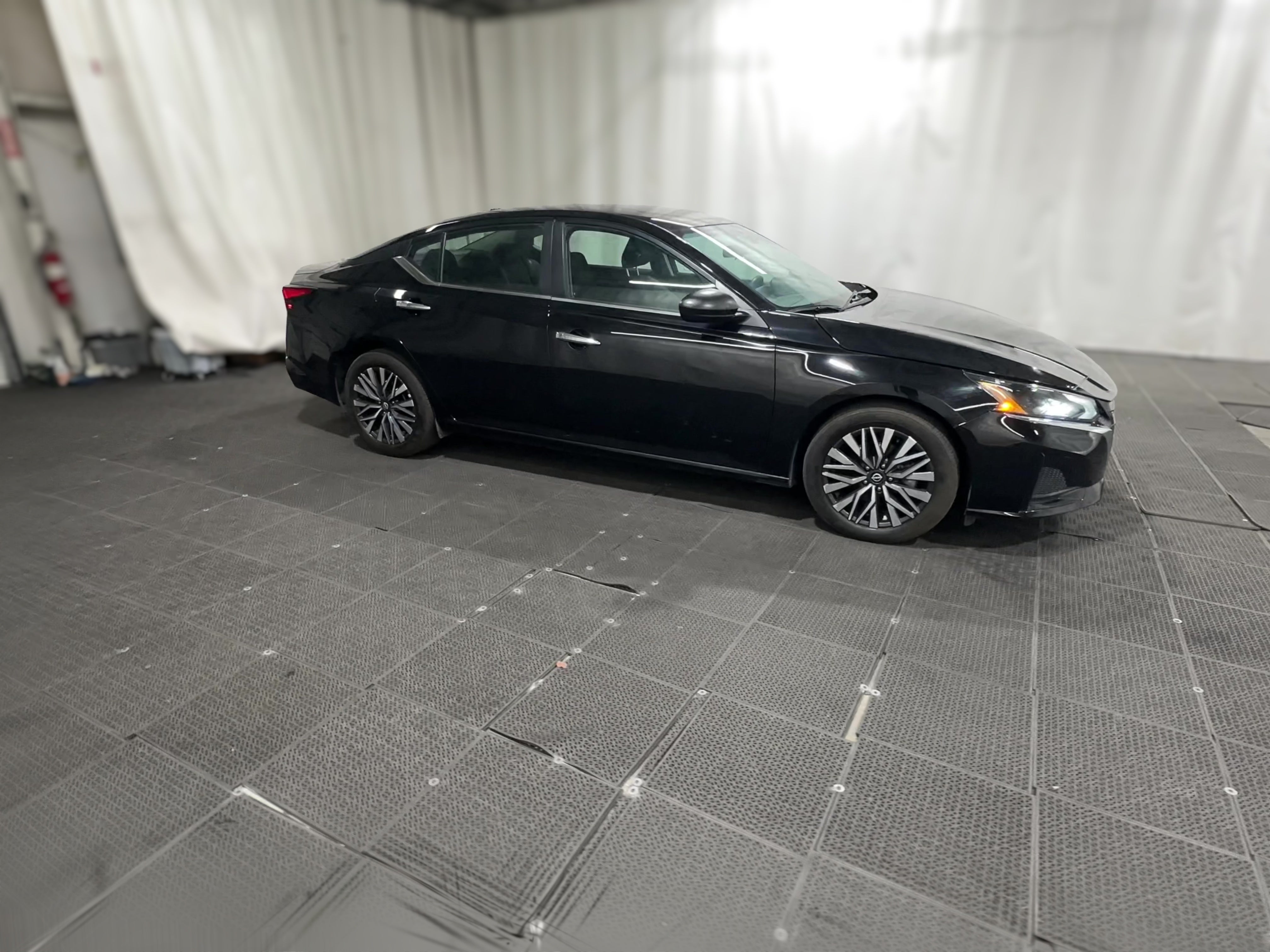 2025 Nissan Altima SV - Photo 30