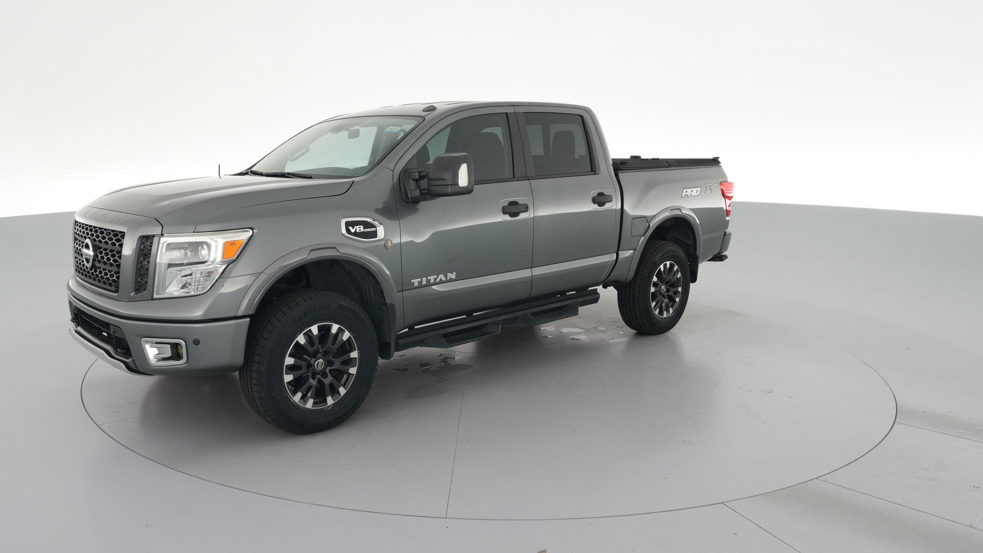 2017 Nissan Titan Crew Cab vehicle photo