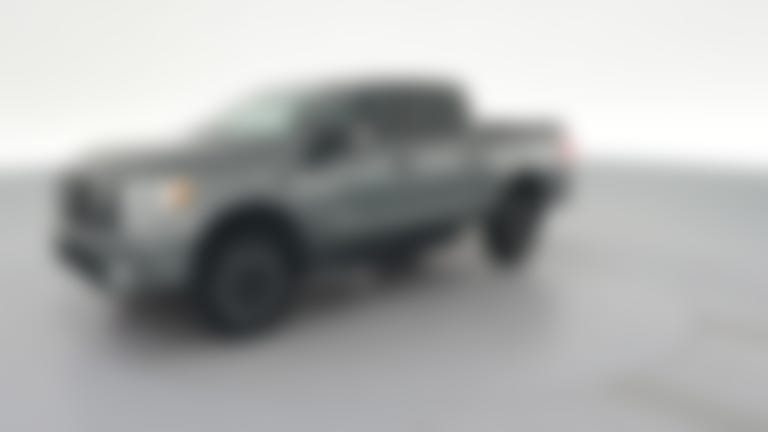 2017 Nissan Titan Crew Cab vehicle photo