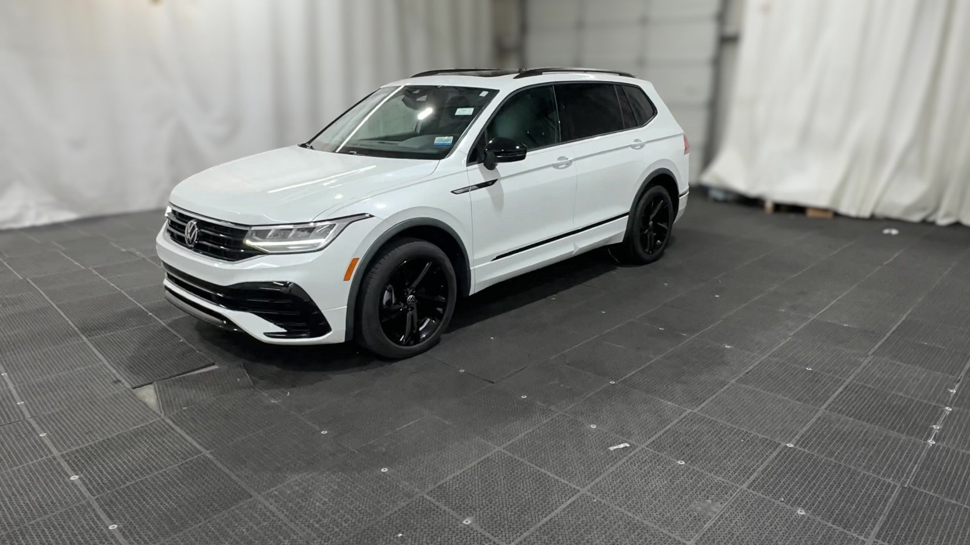 2023 Volkswagen Tiguan vehicle photo