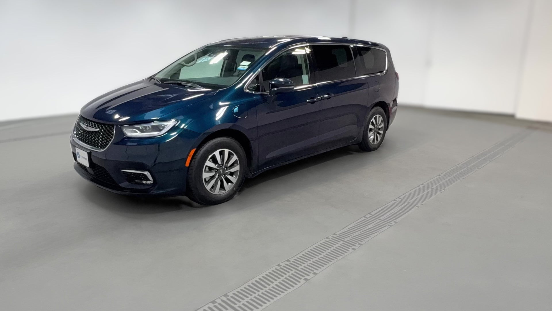 2022 Chrysler Pacifica Hybrid vehicle photo