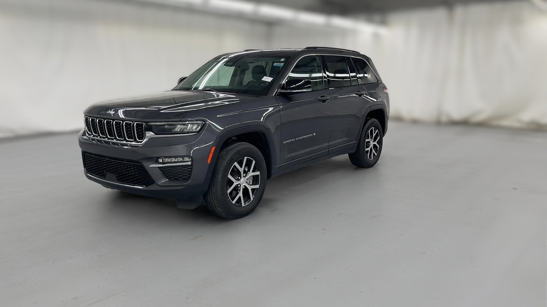 2023 Jeep Grand Cherokee vehicle photo