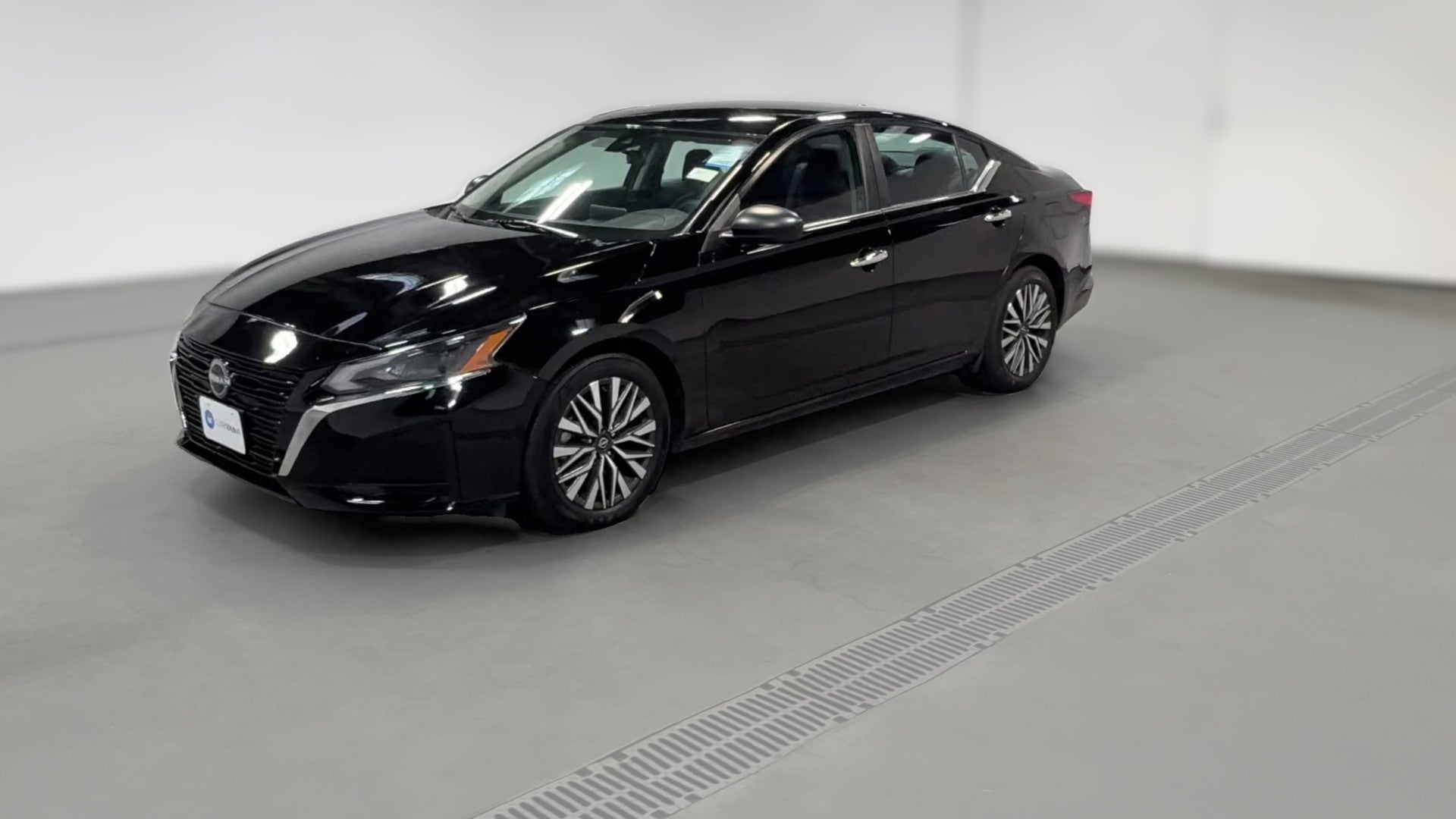 2025 Nissan Altima vehicle photo
