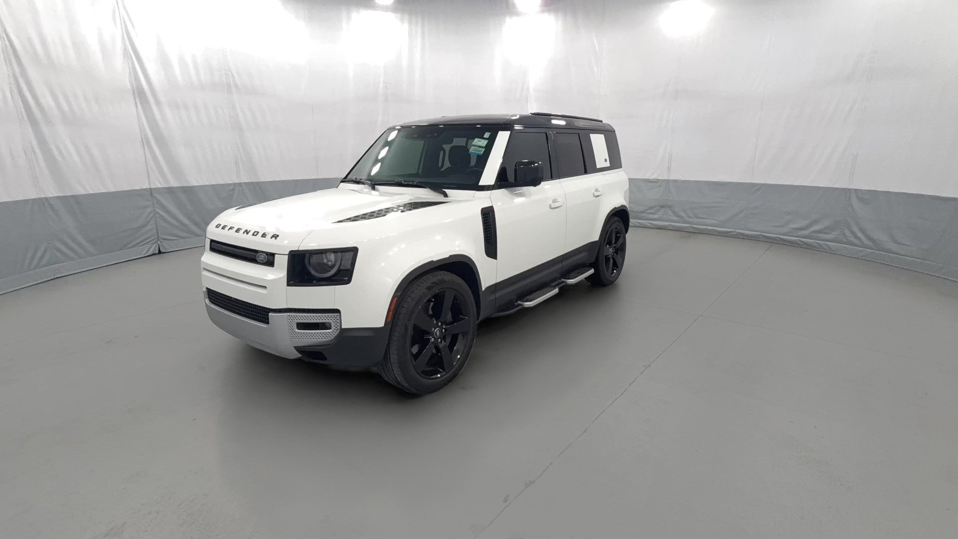 2023 Land Rover Defender 110 vehicle photo