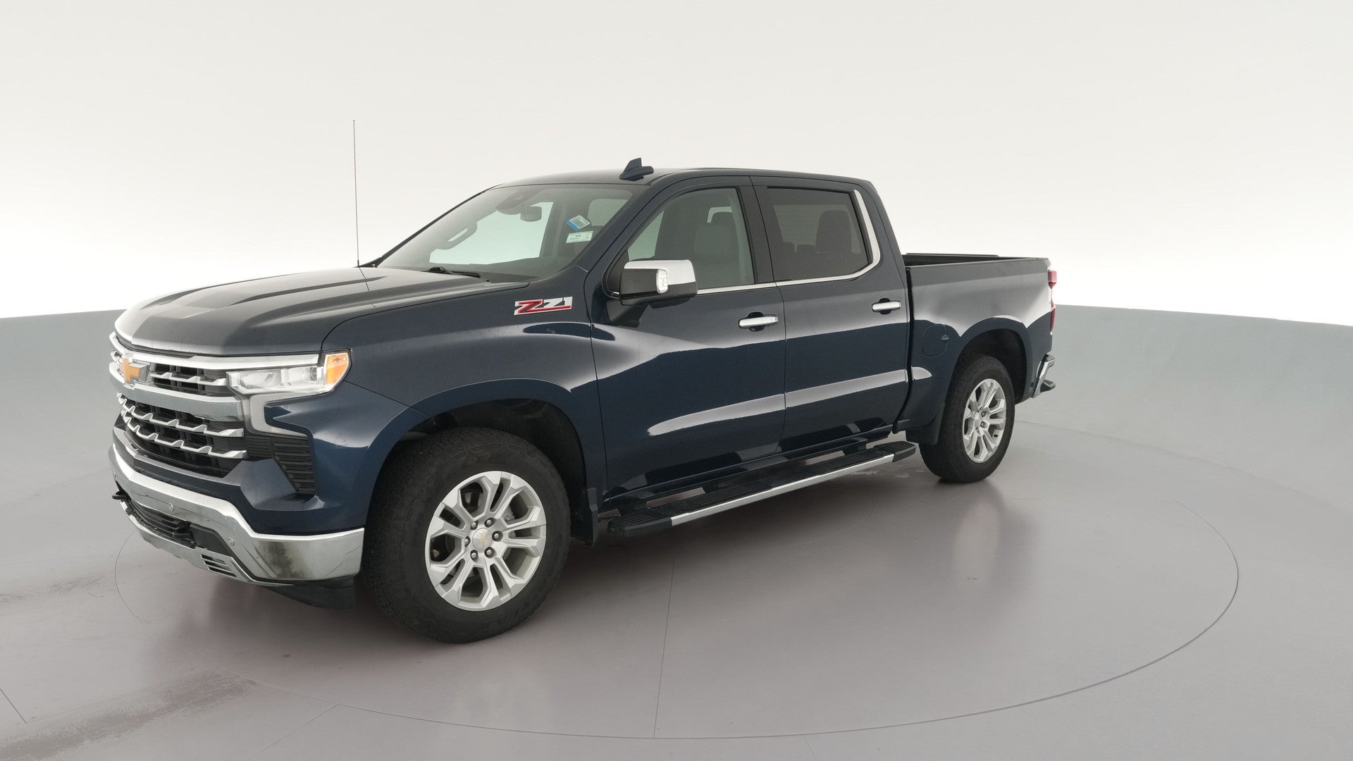 2022 Chevrolet Silverado 1500 Crew Cab vehicle photo