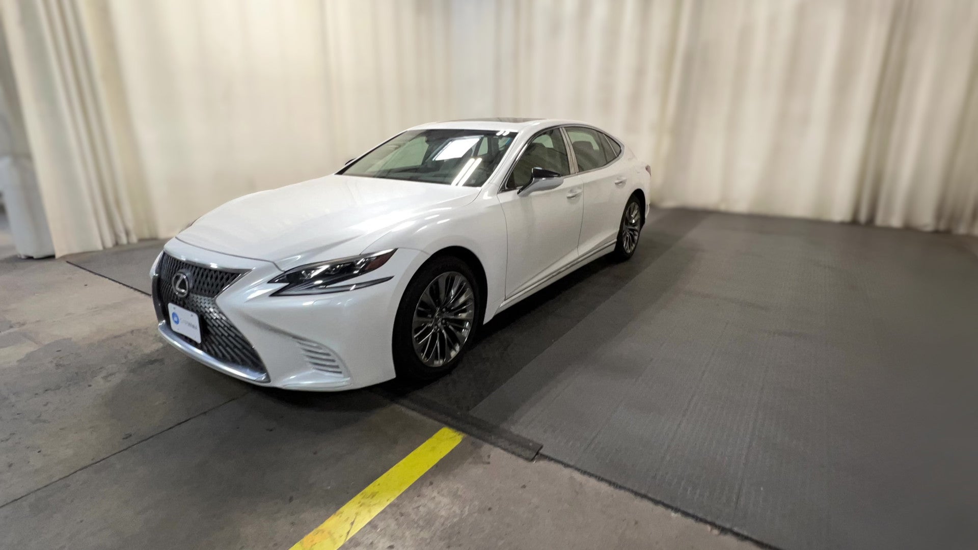 2018 Lexus LS vehicle photo