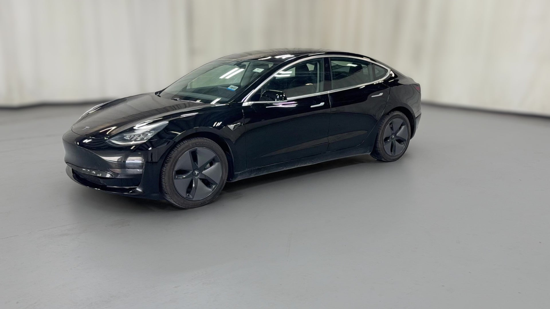 2019 Tesla Model 3 vehicle photo