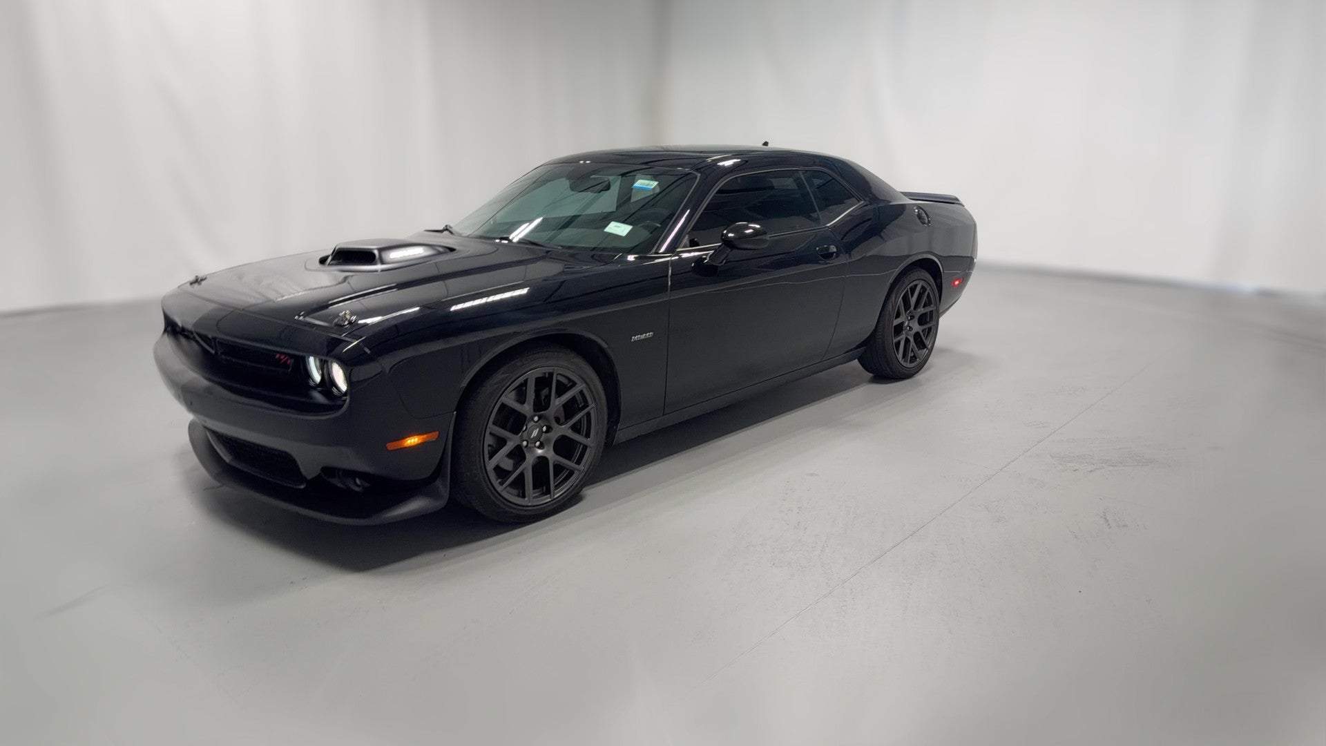 2019 Dodge Challenger vehicle photo