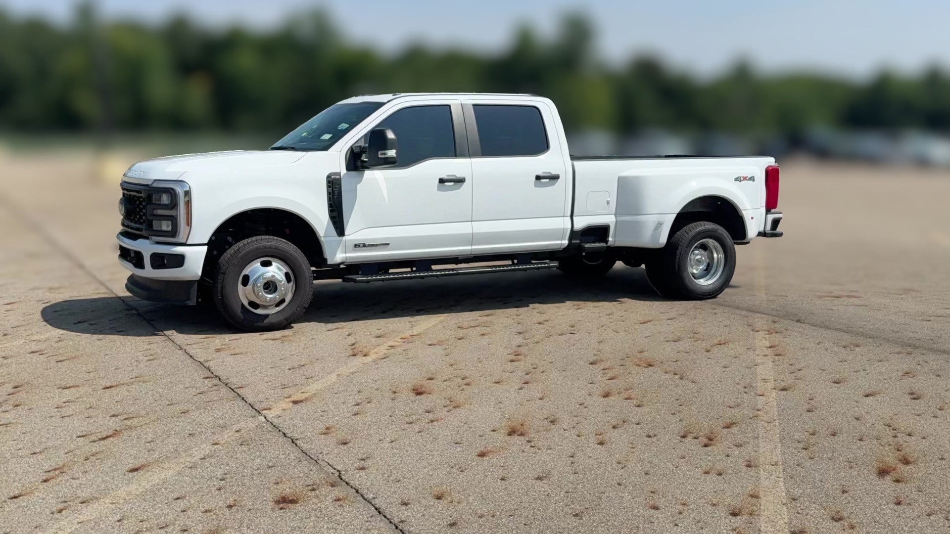 2026 Ford F350 Super Duty Crew Cab vehicle photo