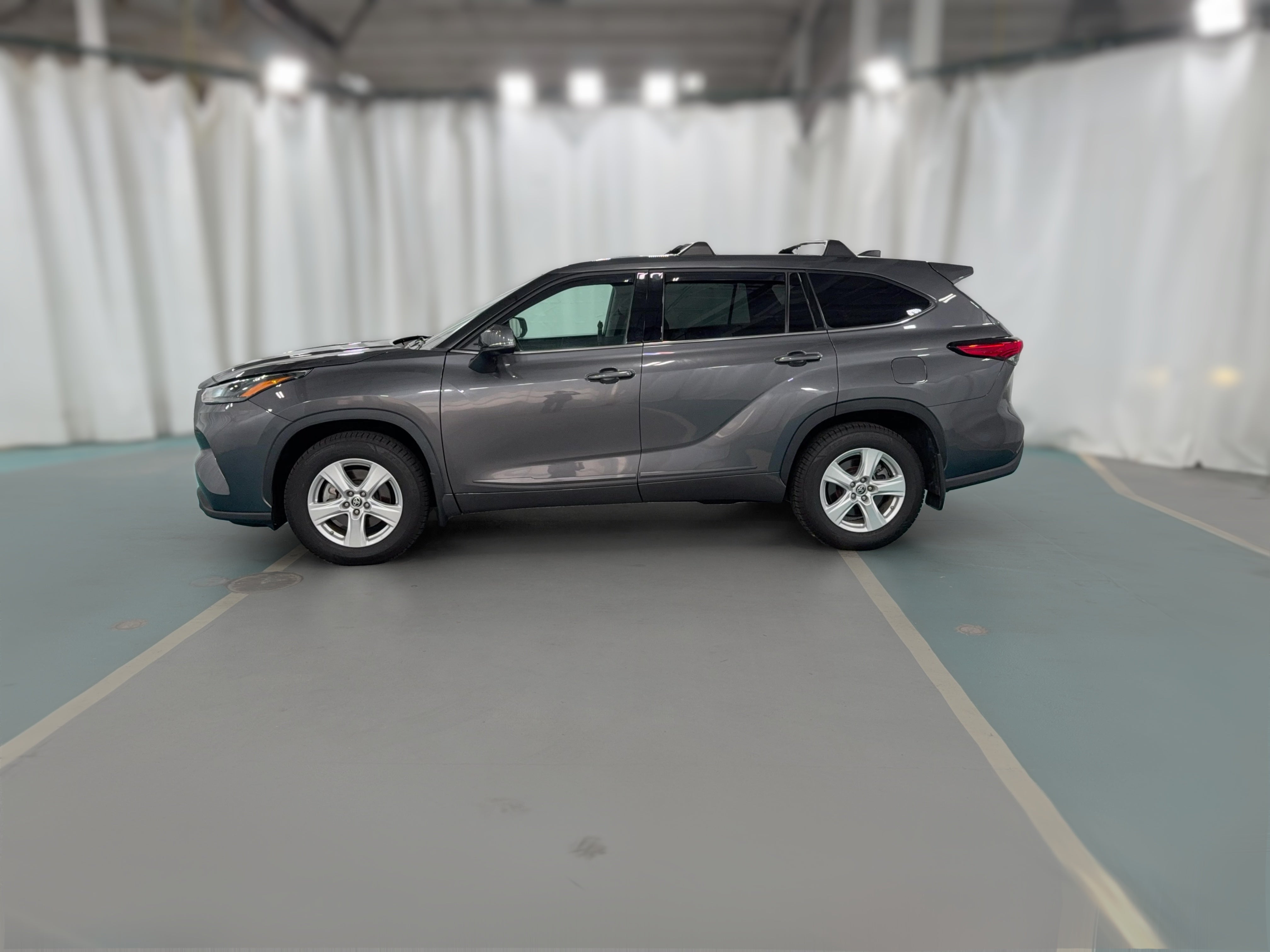 2022 Toyota Highlander L - Photo 26