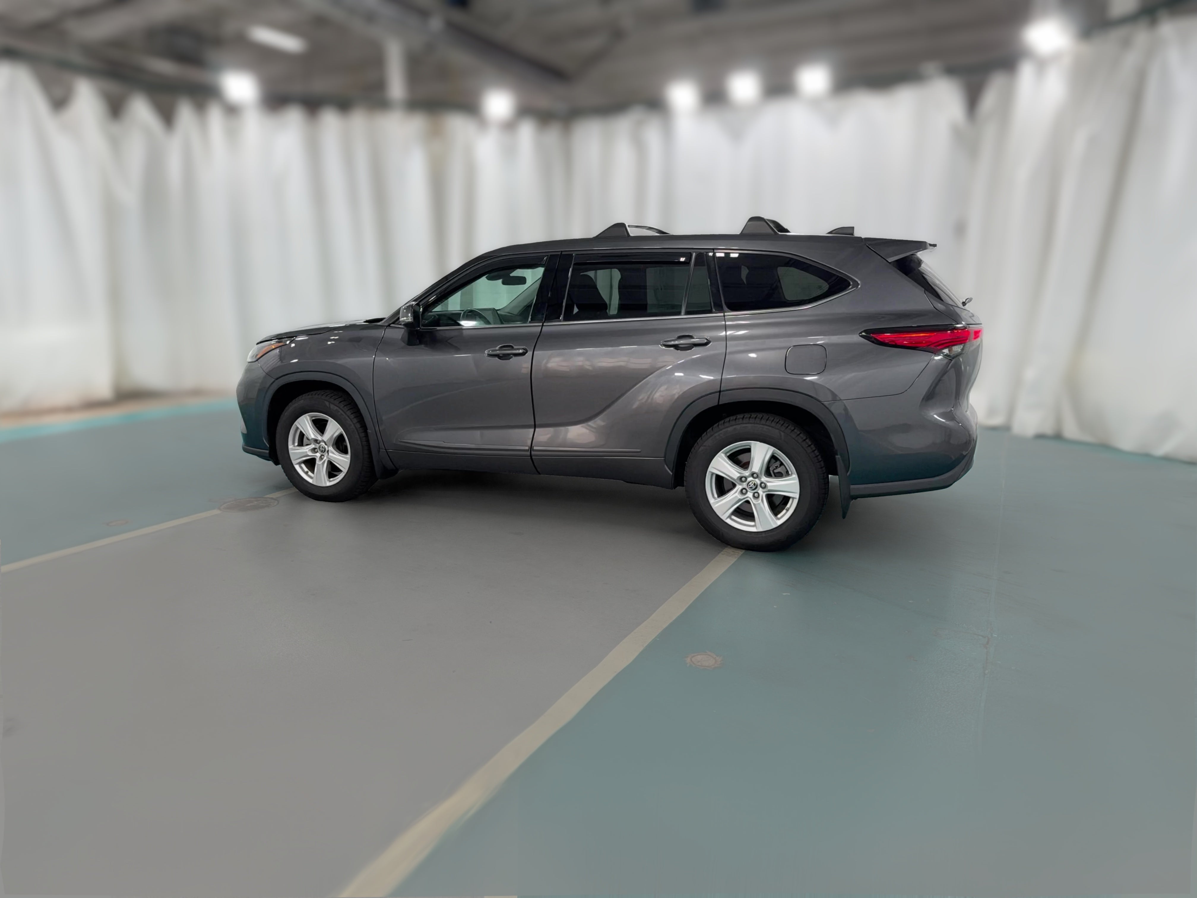2022 Toyota Highlander L - Photo 27