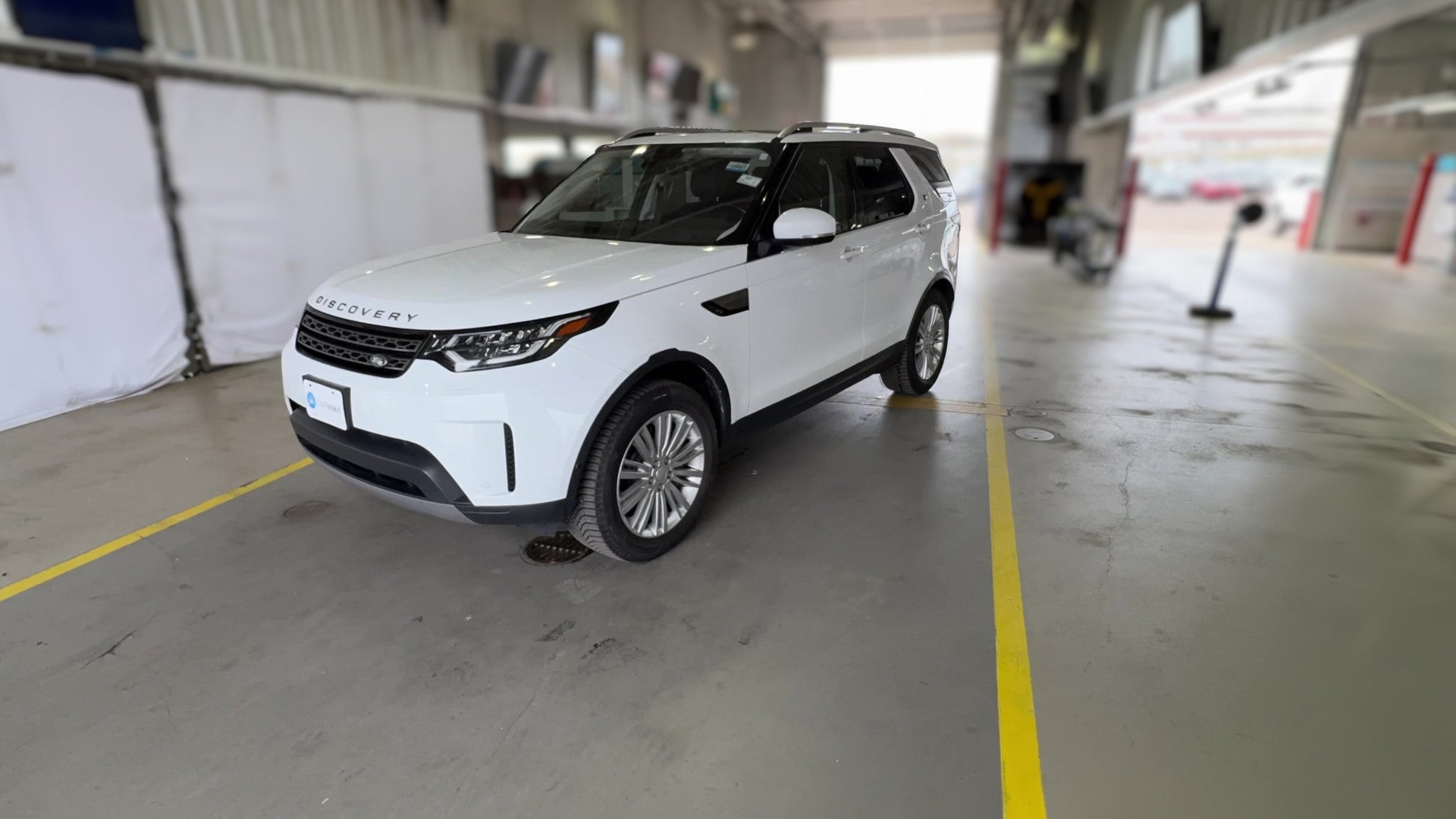2019 Land Rover Discovery vehicle photo