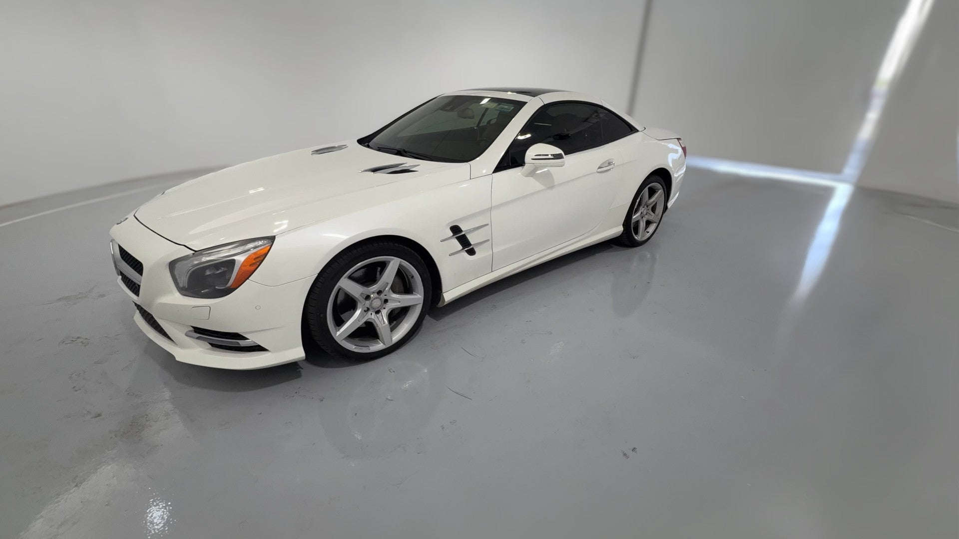 2016 Mercedes-Benz SL vehicle photo