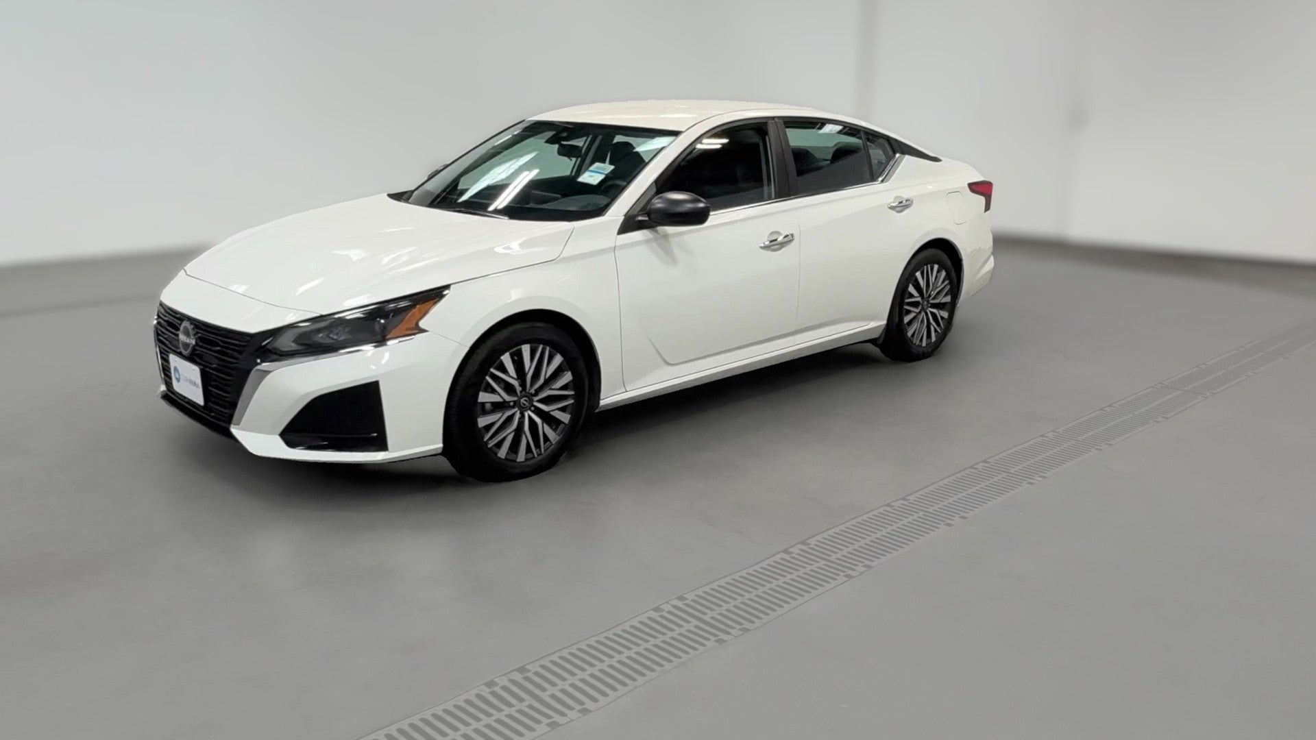 2025 Nissan Altima vehicle photo