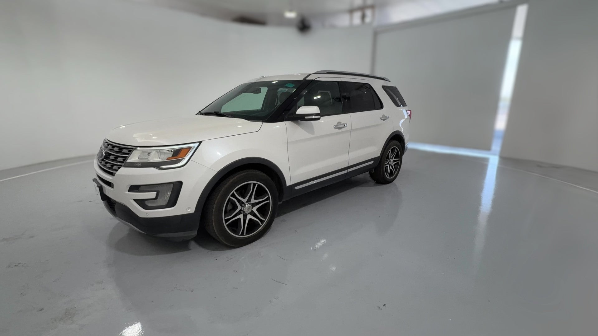 2016 Ford Explorer vehicle photo