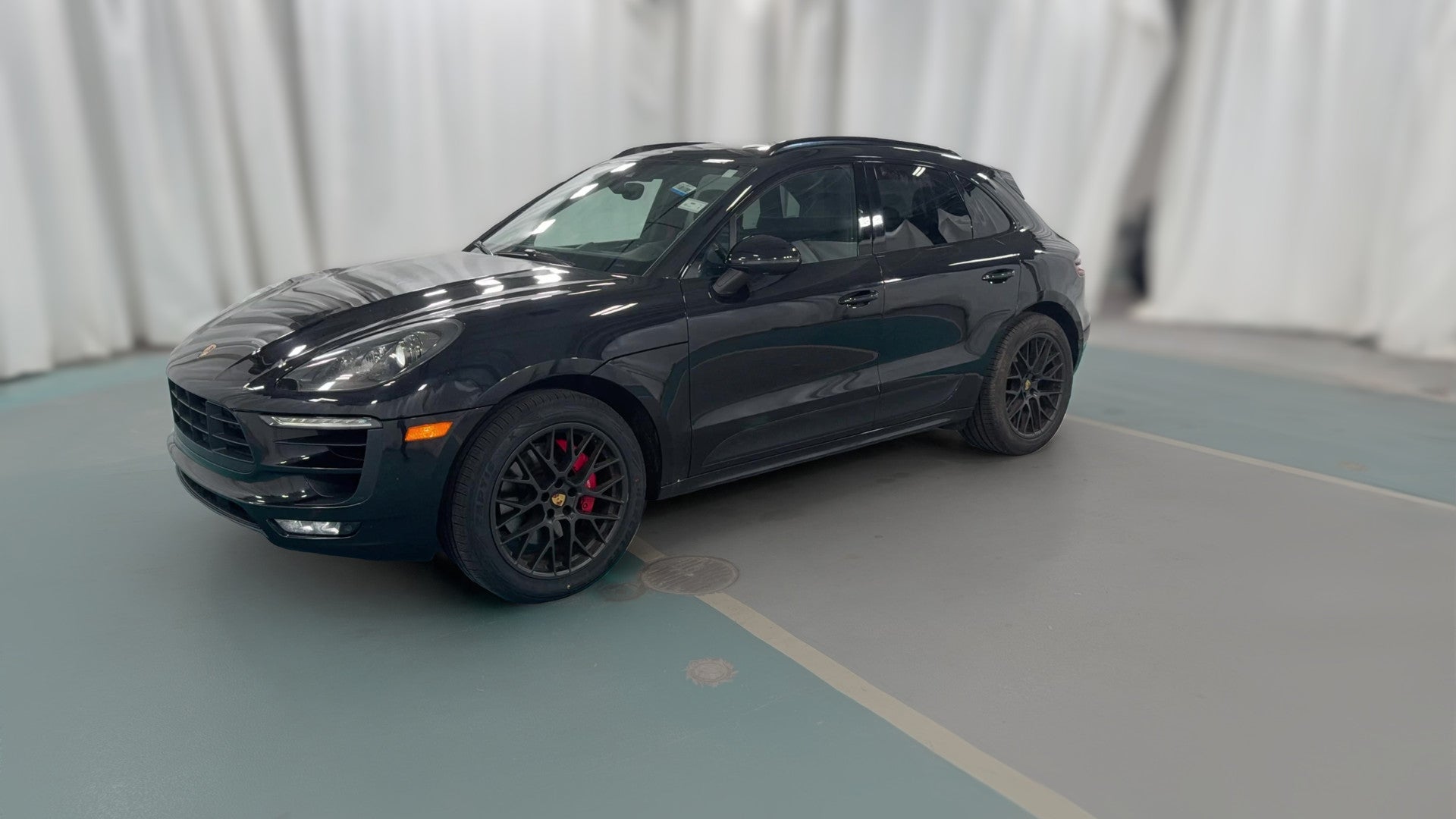 2018 Porsche Macan vehicle photo