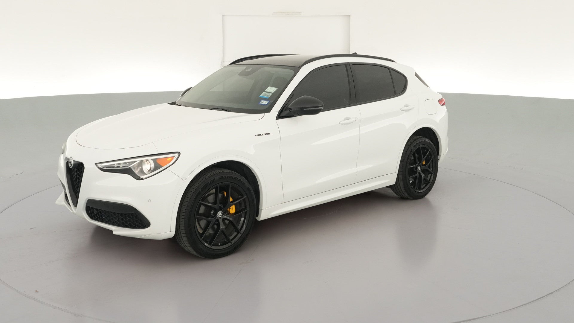 2021 Alfa Romeo Stelvio vehicle photo