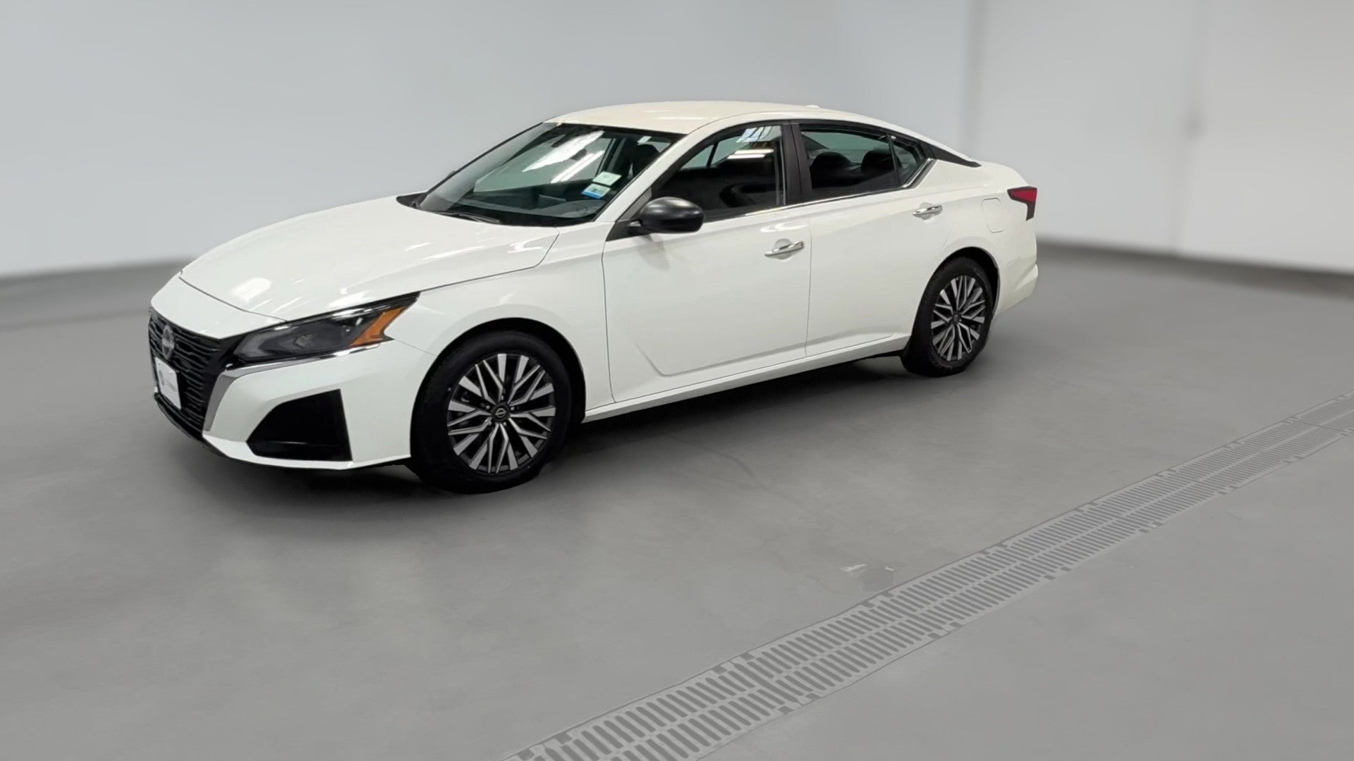 2025 Nissan Altima vehicle photo