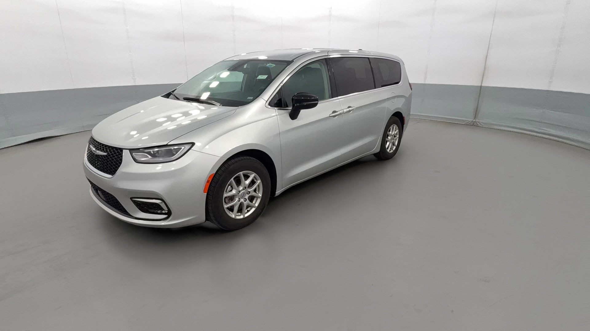 2024 Chrysler Pacifica vehicle photo