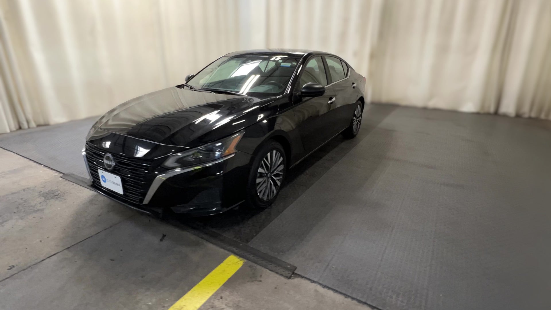 2025 Nissan Altima vehicle photo