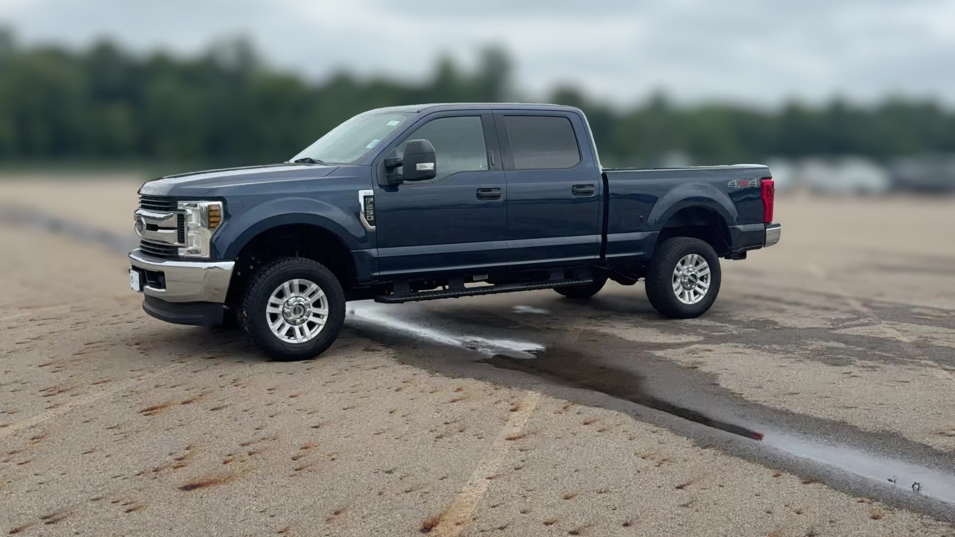 2019 Ford F250 Super Duty Crew Cab vehicle photo