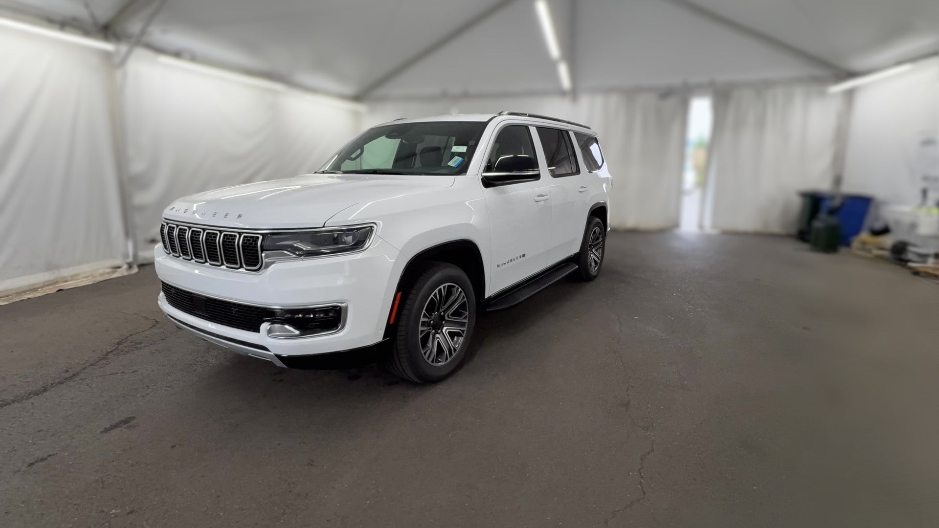 2024 Jeep Wagoneer vehicle photo