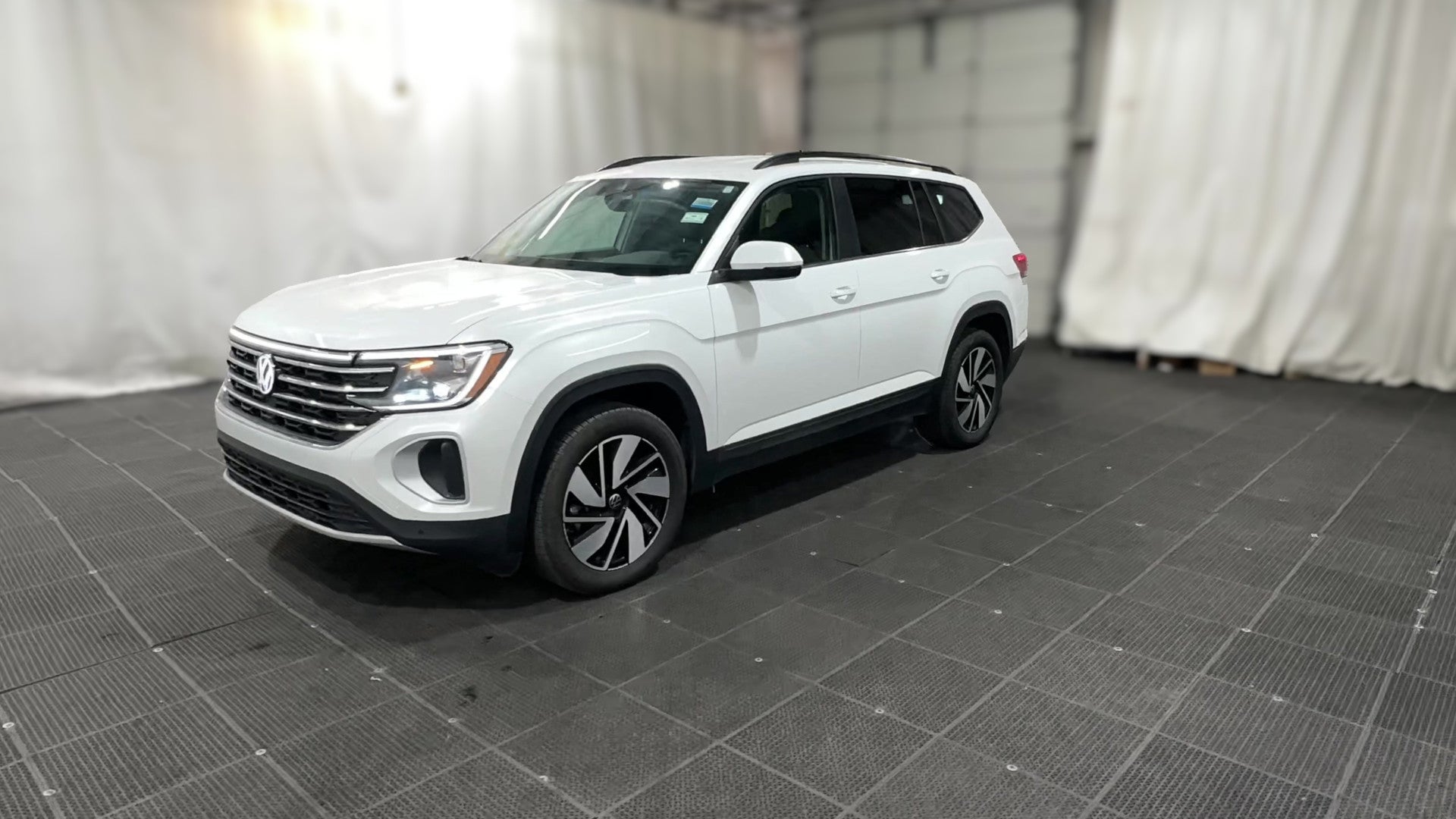 2026 Volkswagen Atlas vehicle photo