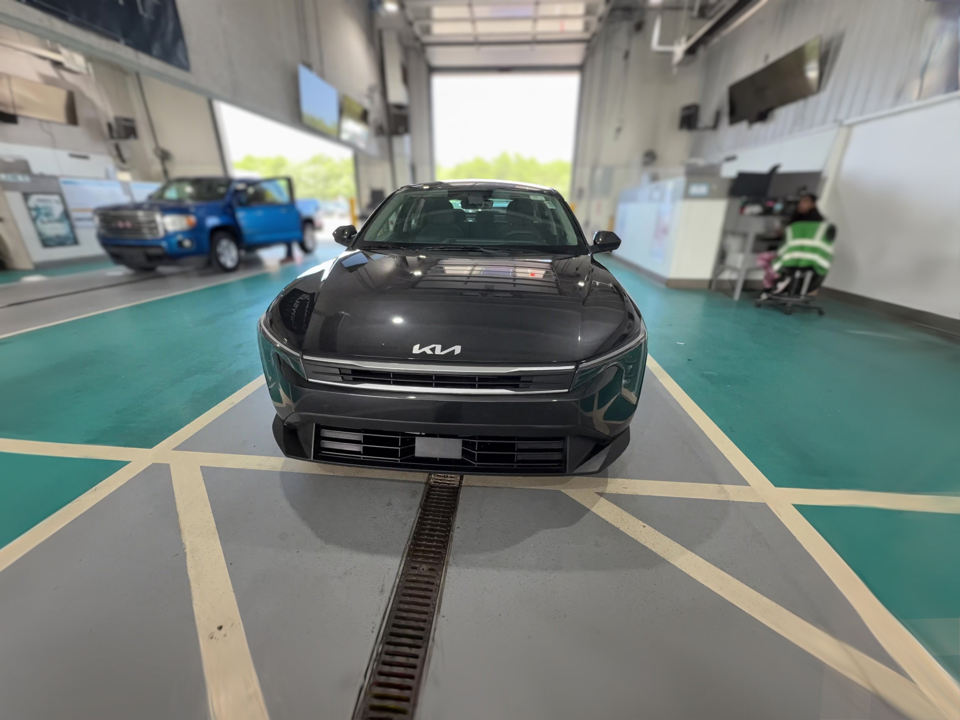 2025 Kia K4 LXS - Photo 24