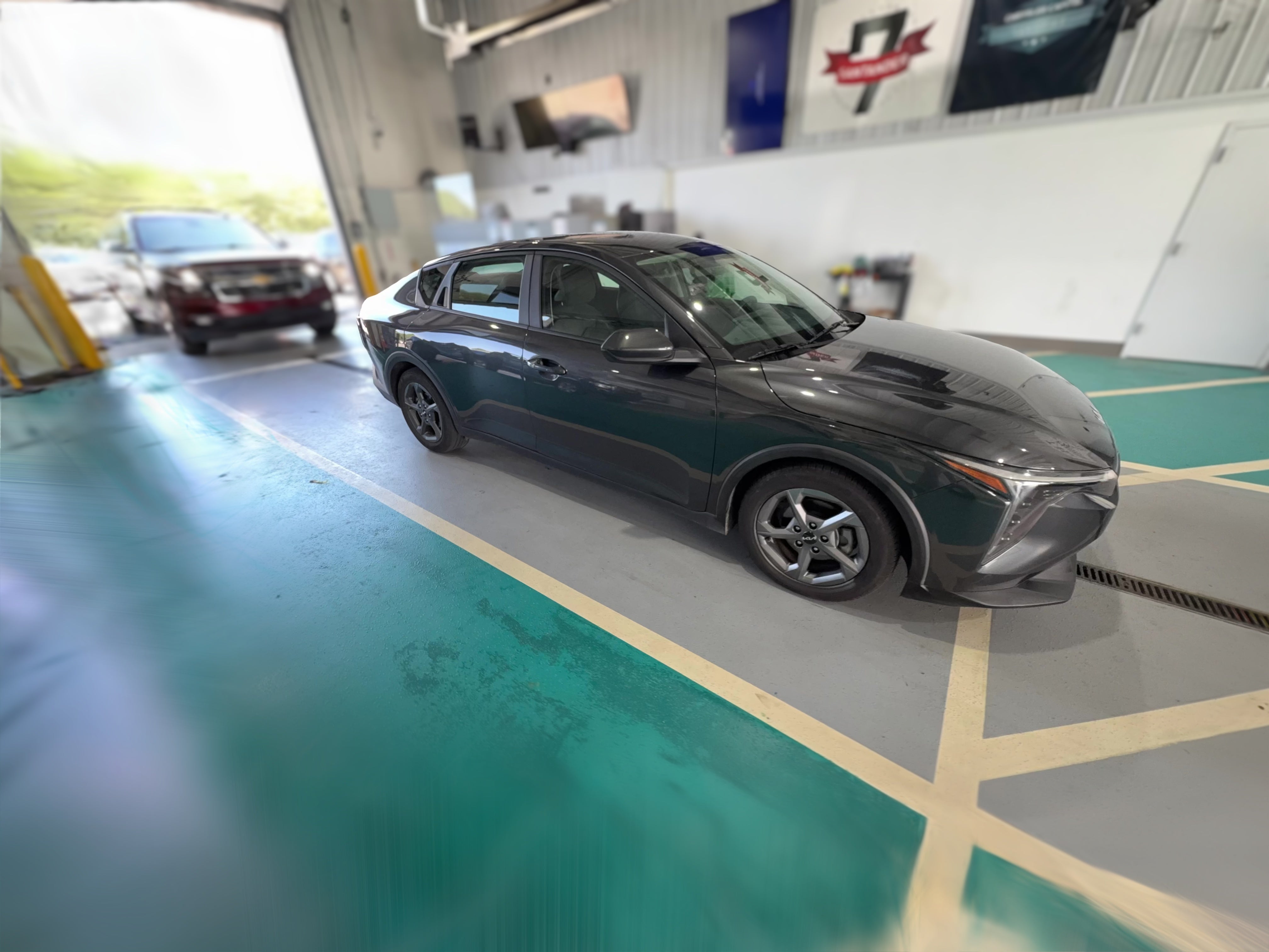 2025 Kia K4 LXS - Photo 37