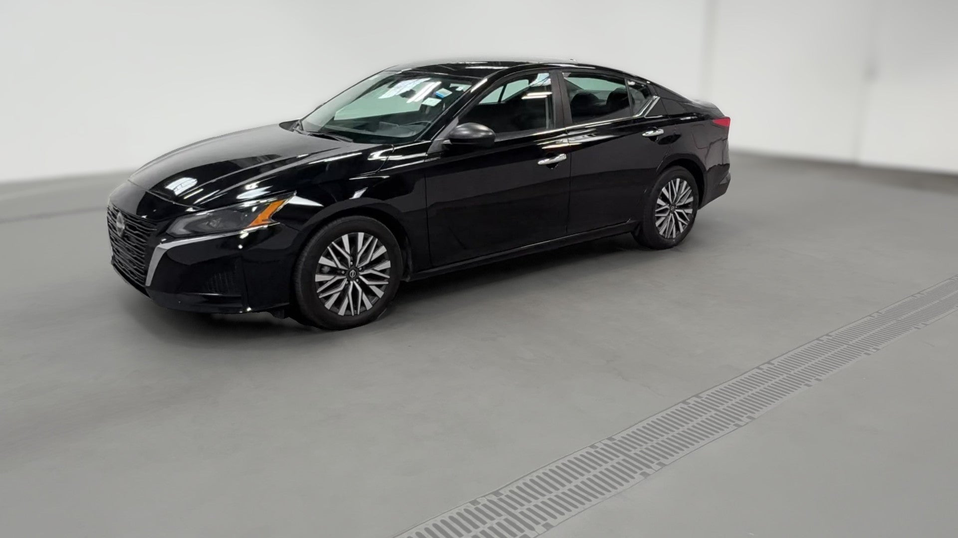 2025 Nissan Altima vehicle photo