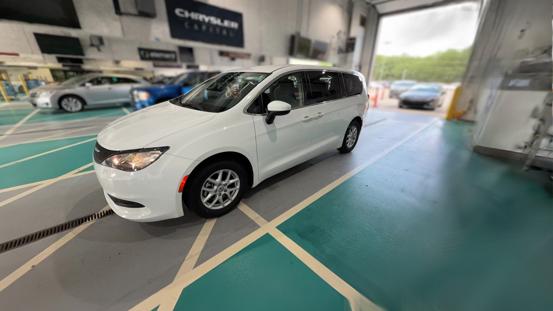 2023 Chrysler Voyager vehicle photo