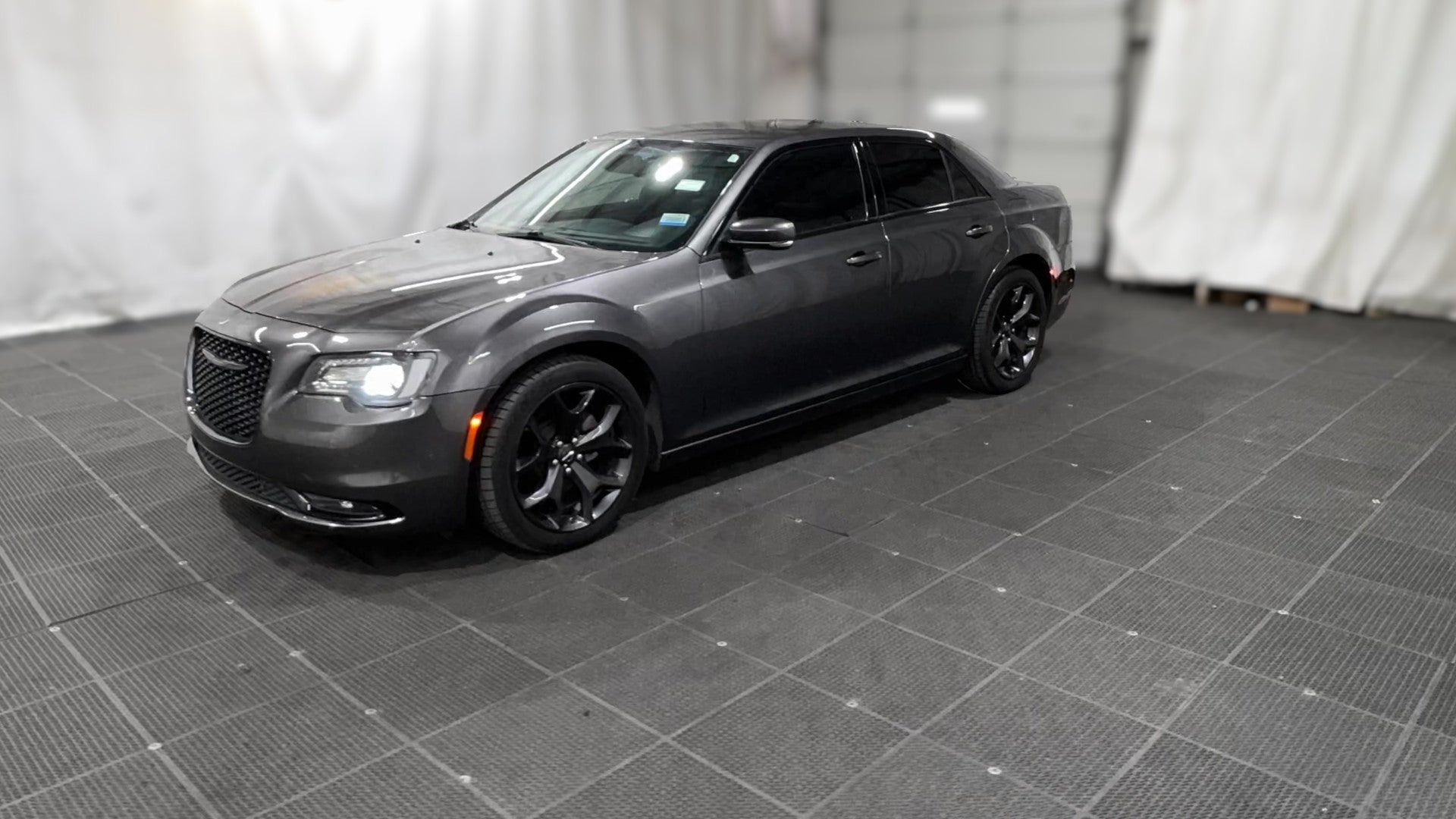 2023 Chrysler 300 vehicle photo