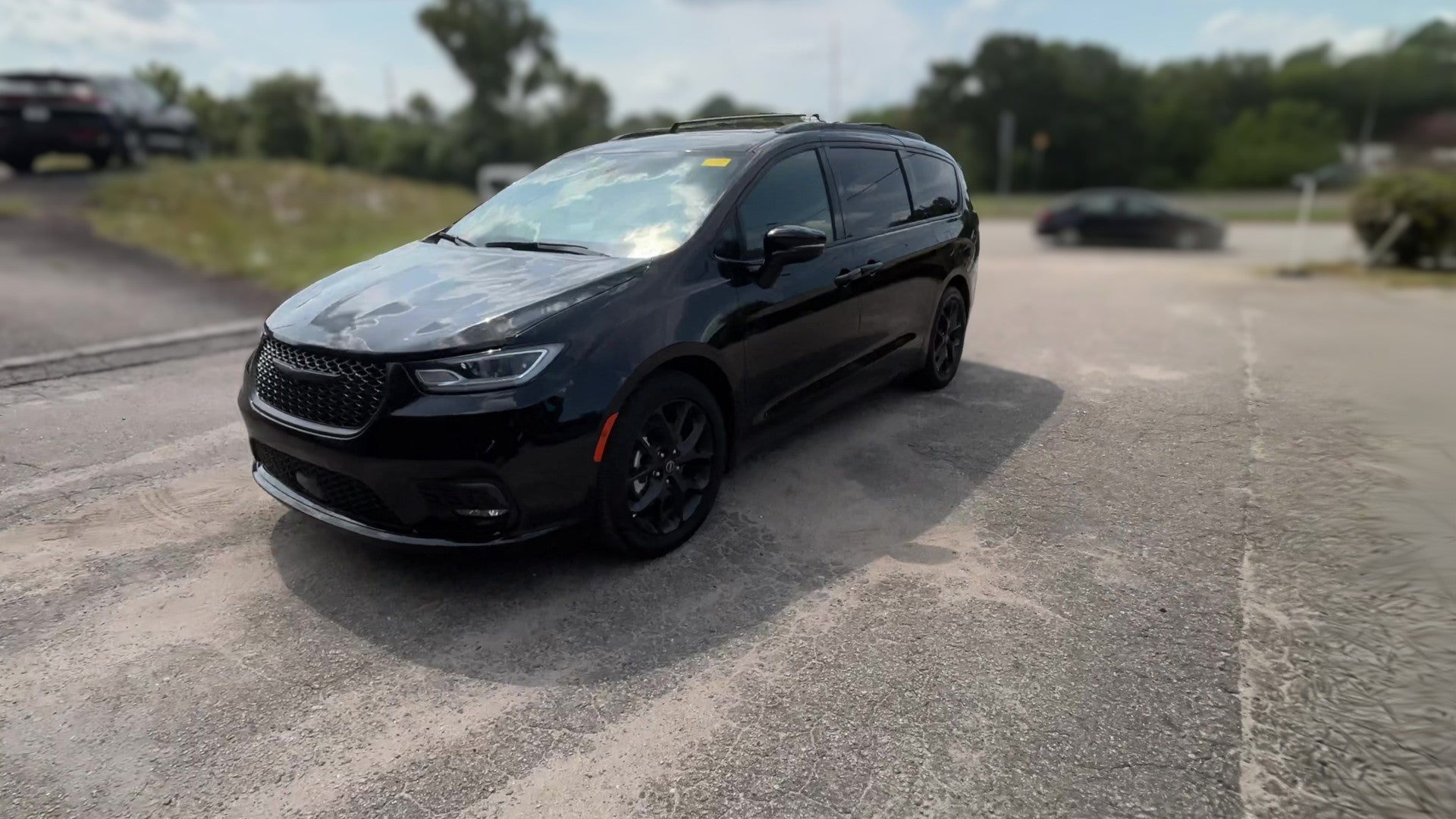2025 Chrysler Pacifica vehicle photo