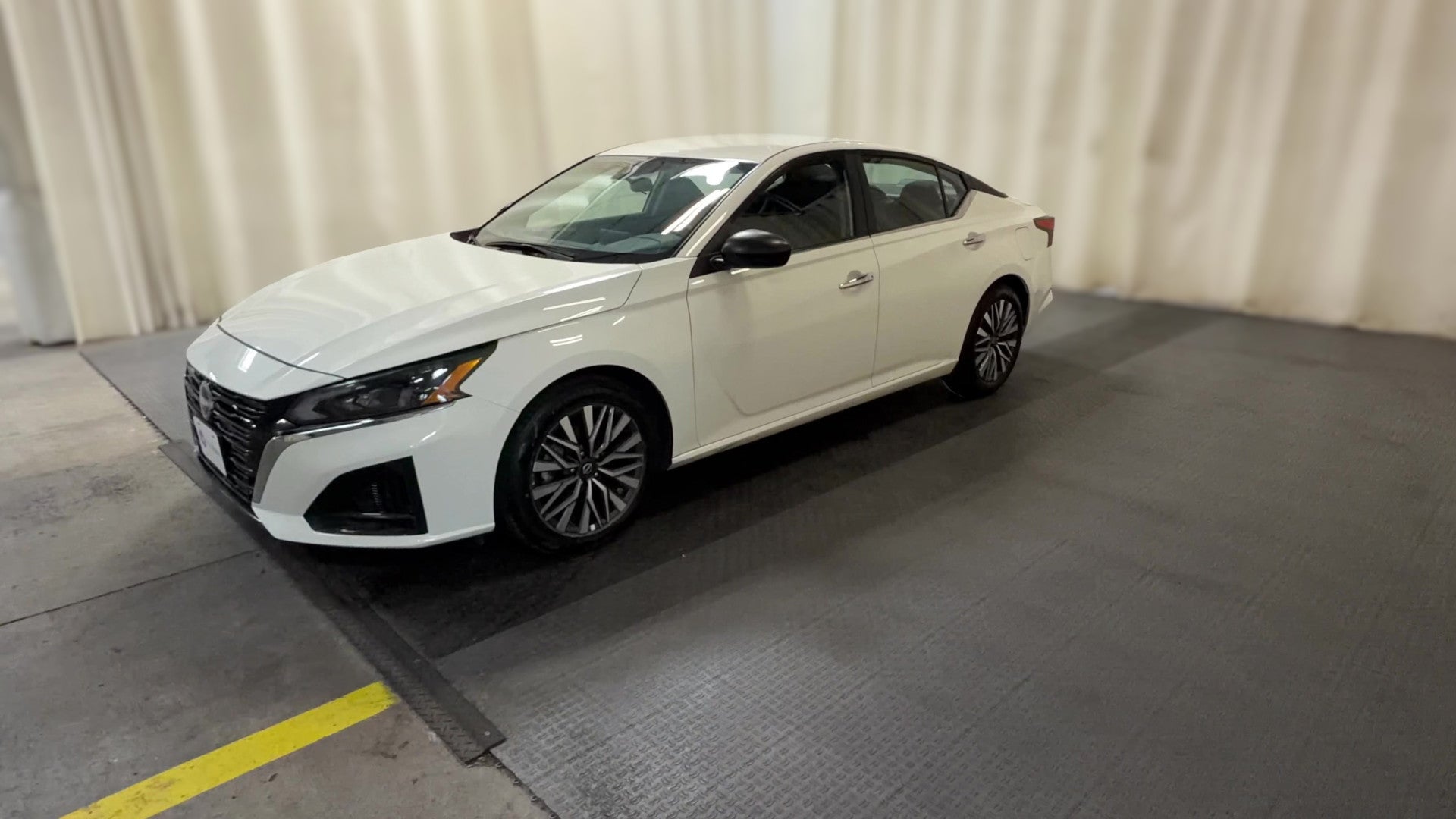 2025 Nissan Altima vehicle photo