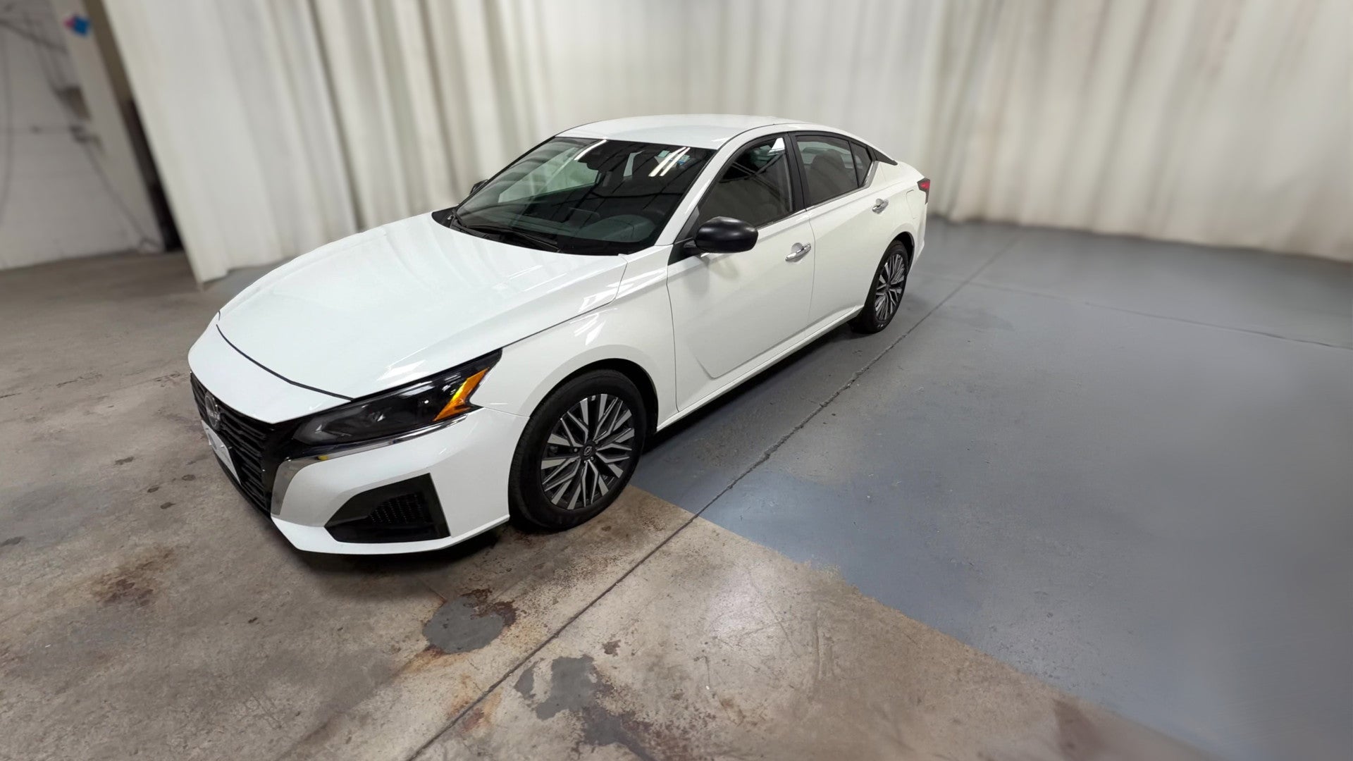 2025 Nissan Altima vehicle photo
