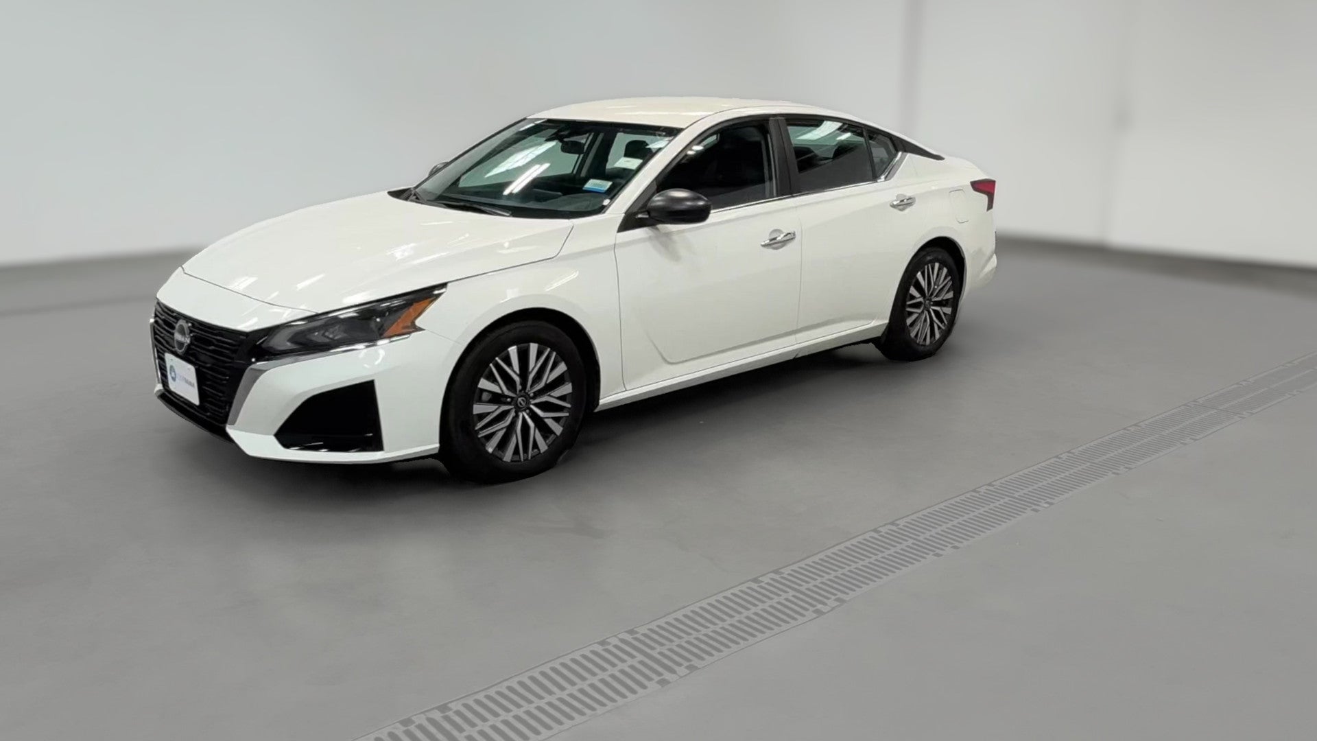 2025 Nissan Altima vehicle photo