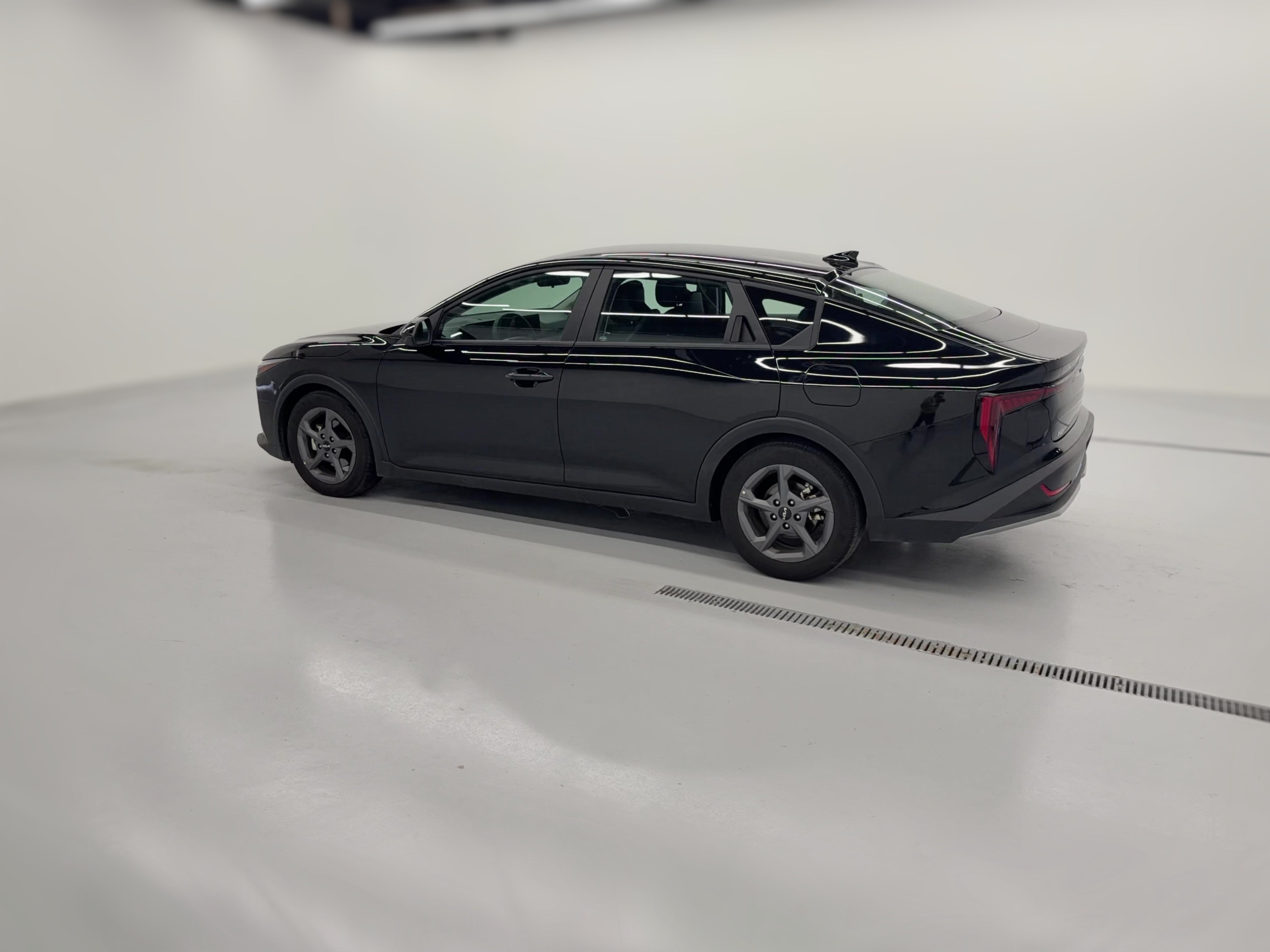 2025 Kia K4 LXS - Photo 24