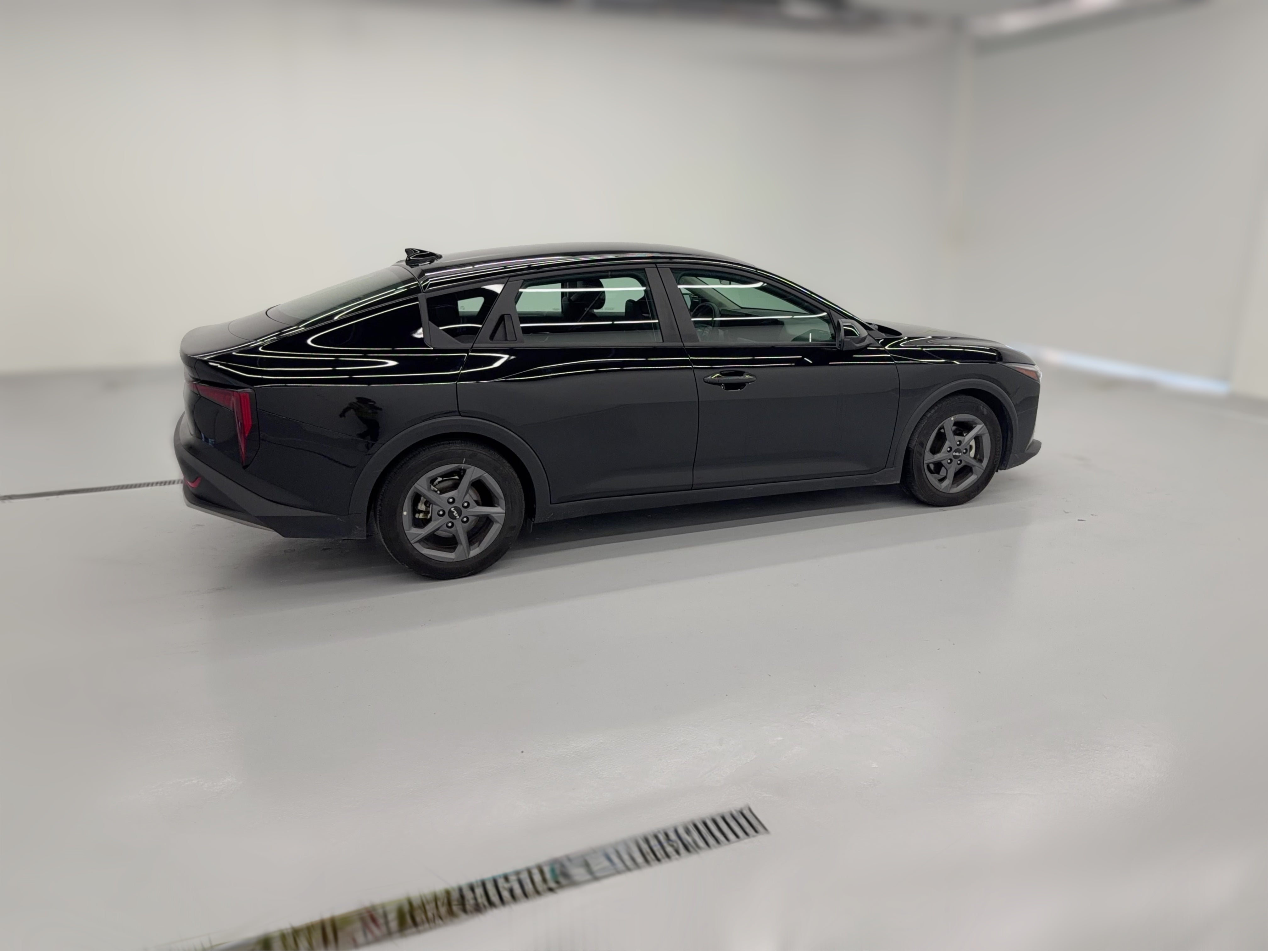 2025 Kia K4 LXS - Photo 30