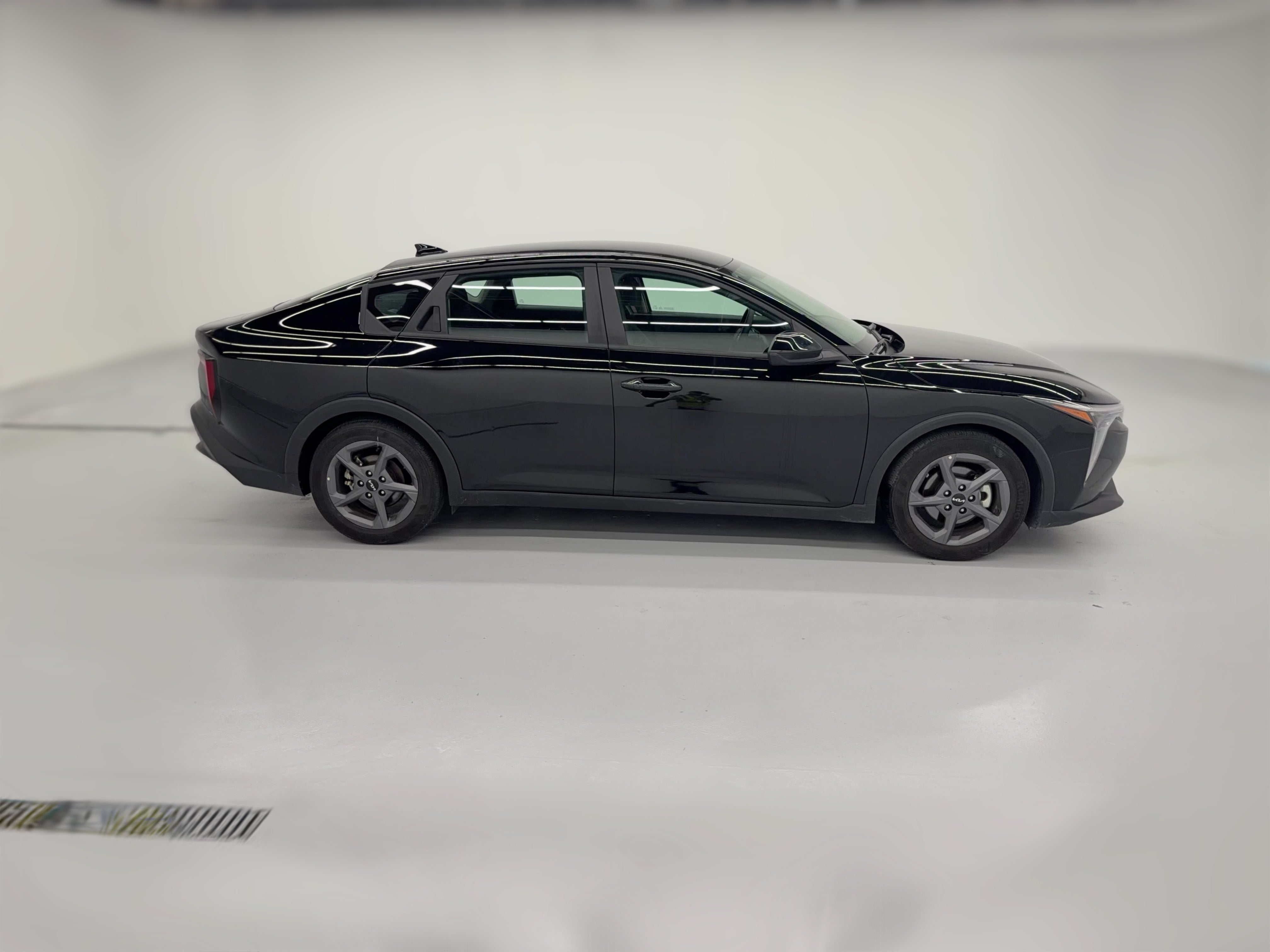 2025 Kia K4 LXS - Photo 31