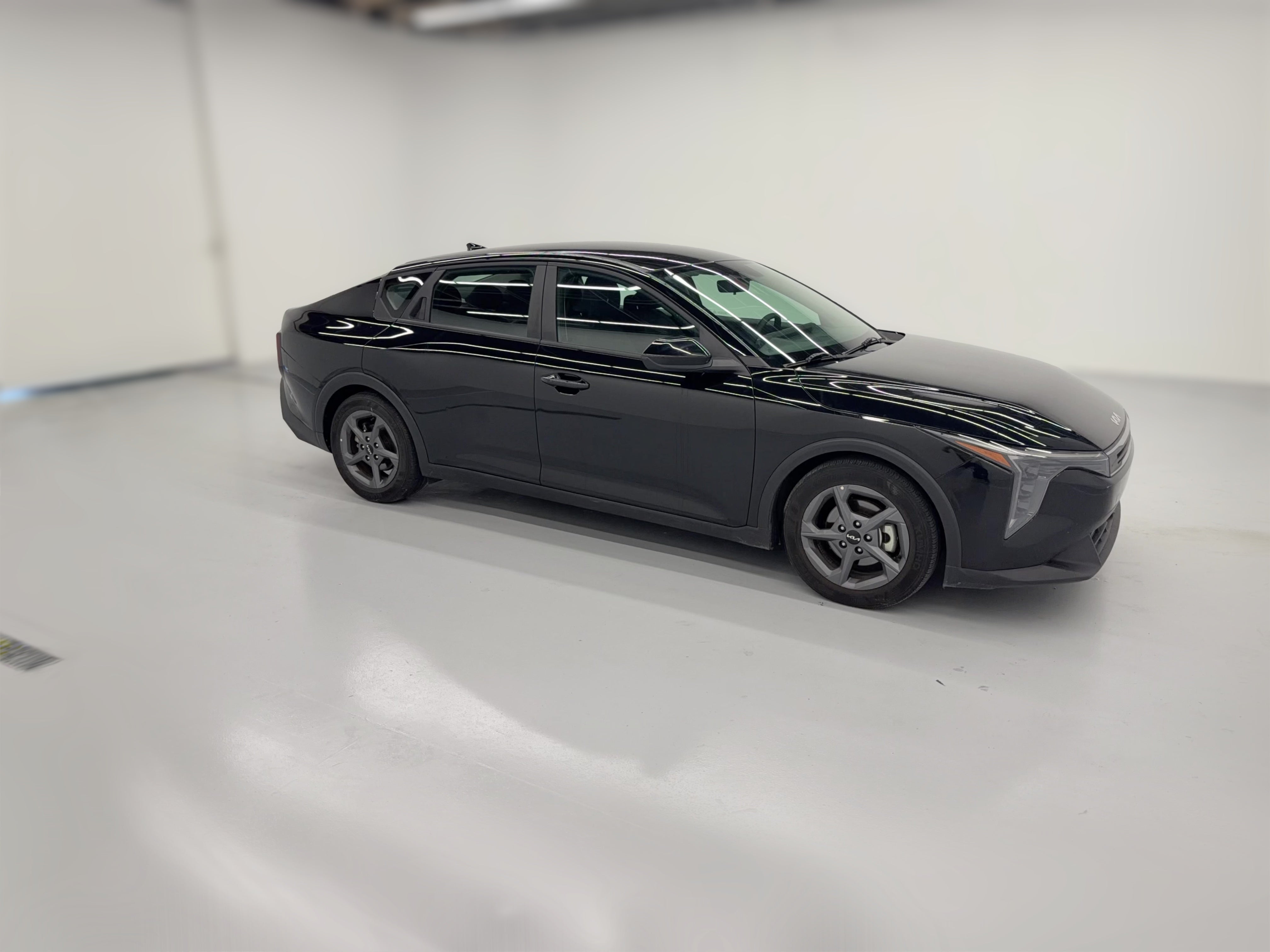 2025 Kia K4 LXS - Photo 32