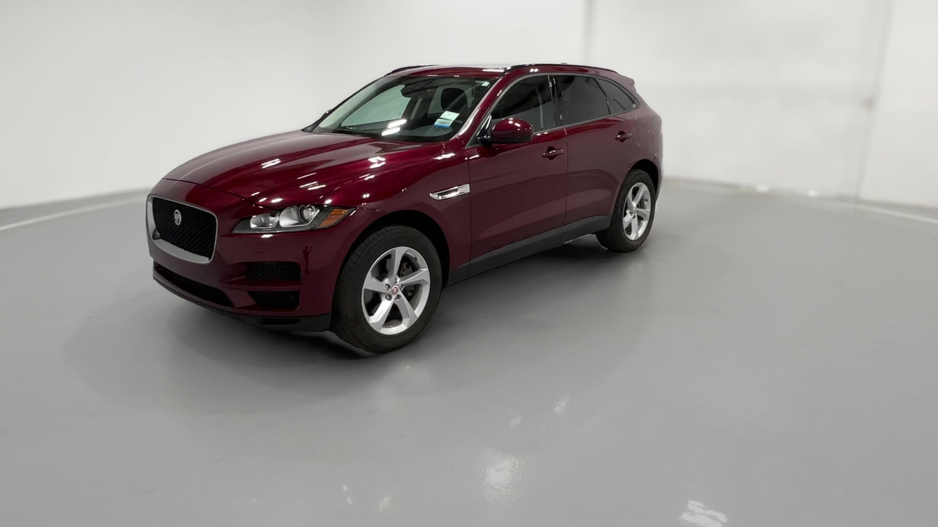 2017 Jaguar F-PACE vehicle photo
