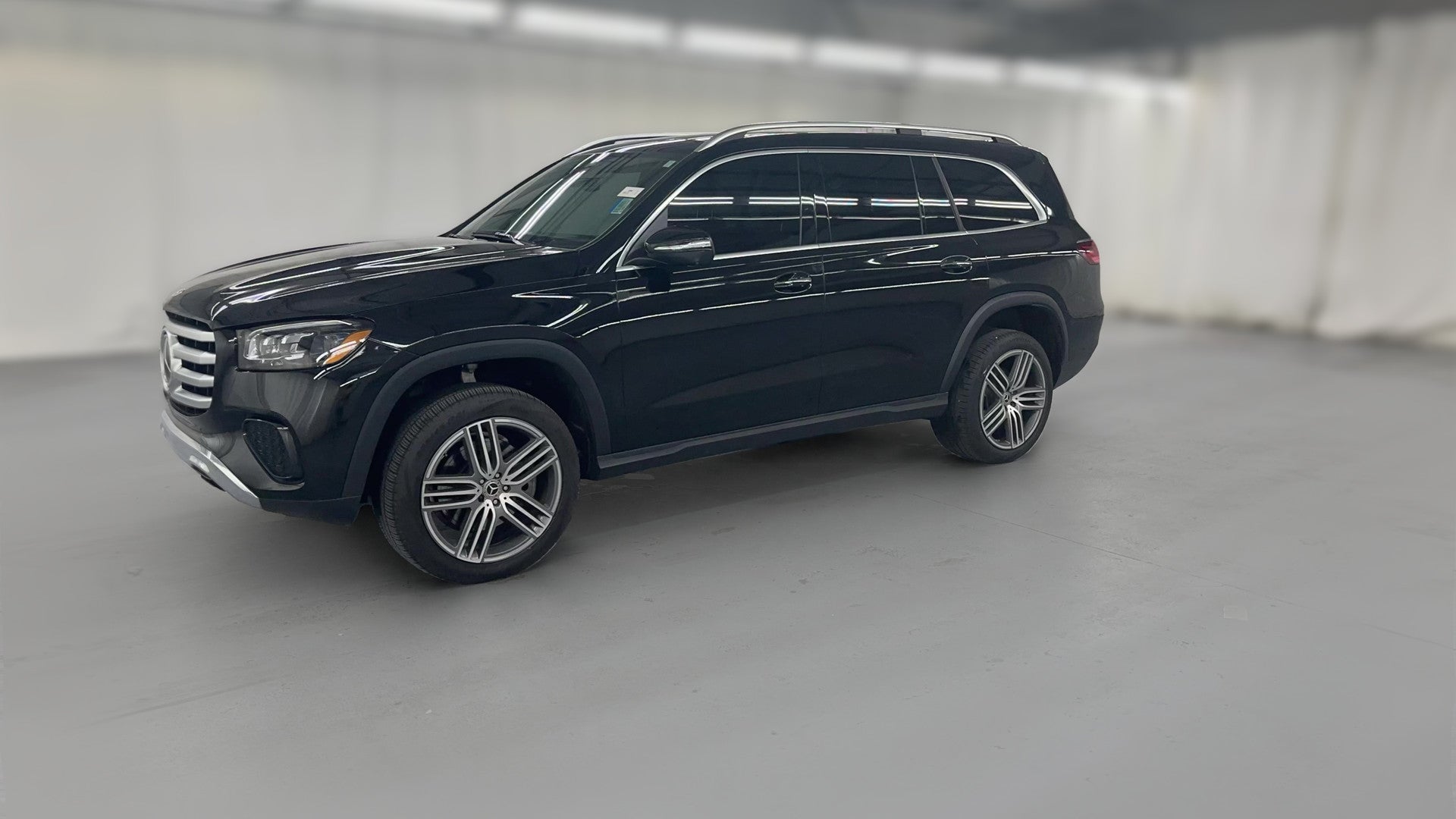 2025 Mercedes-Benz GLS vehicle photo
