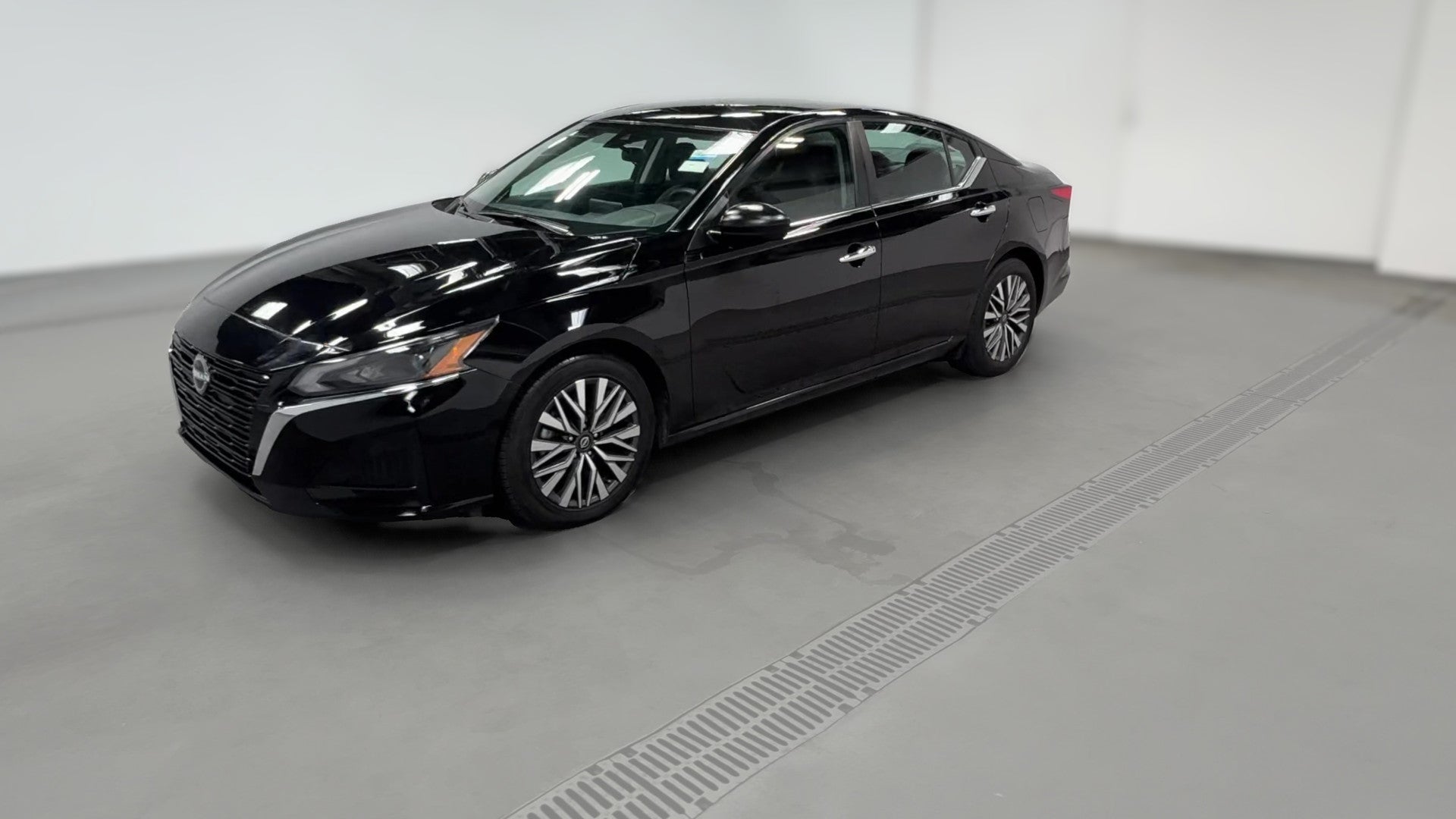 2025 Nissan Altima vehicle photo