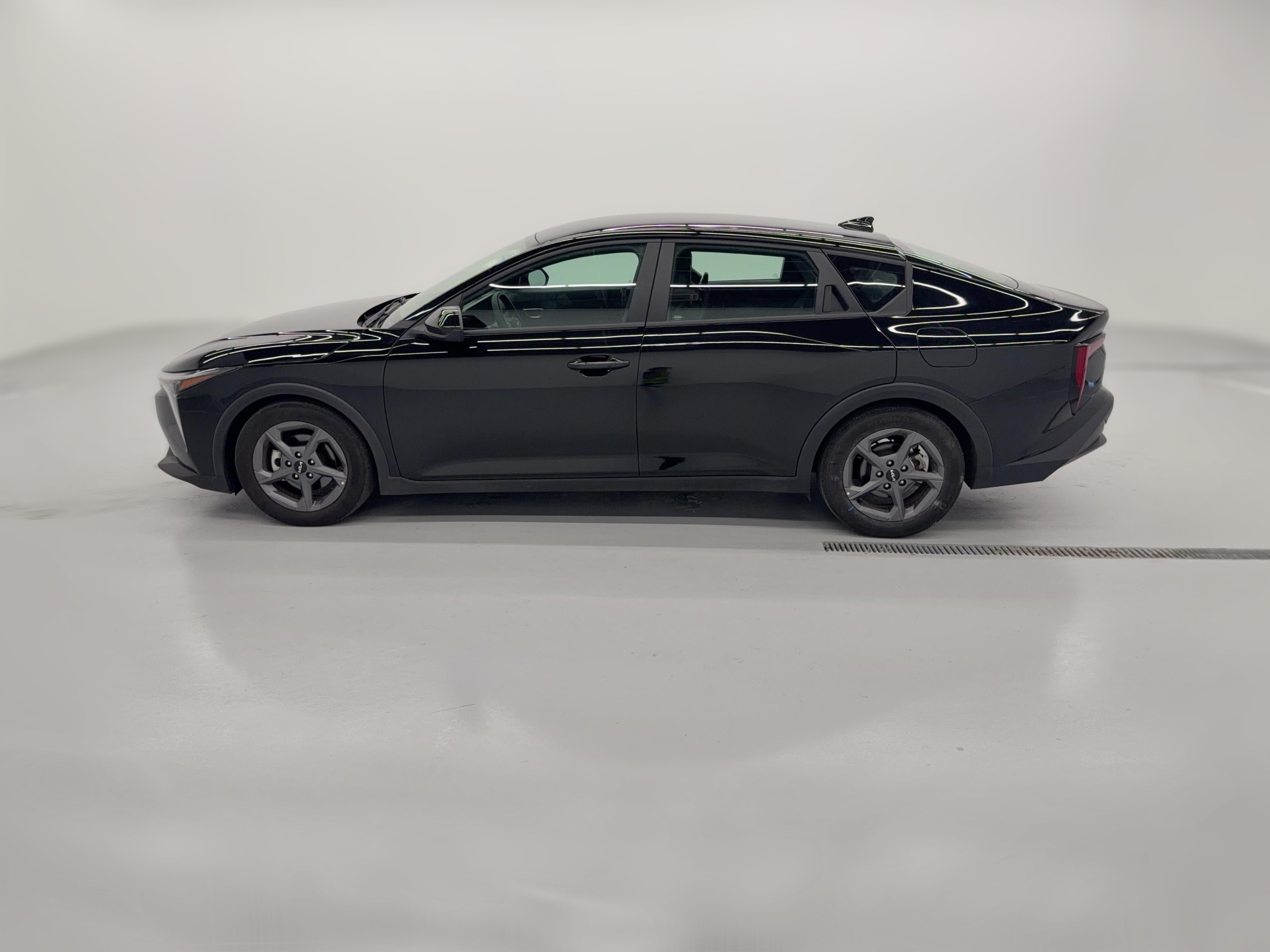 2025 Kia K4 LXS - Photo 25
