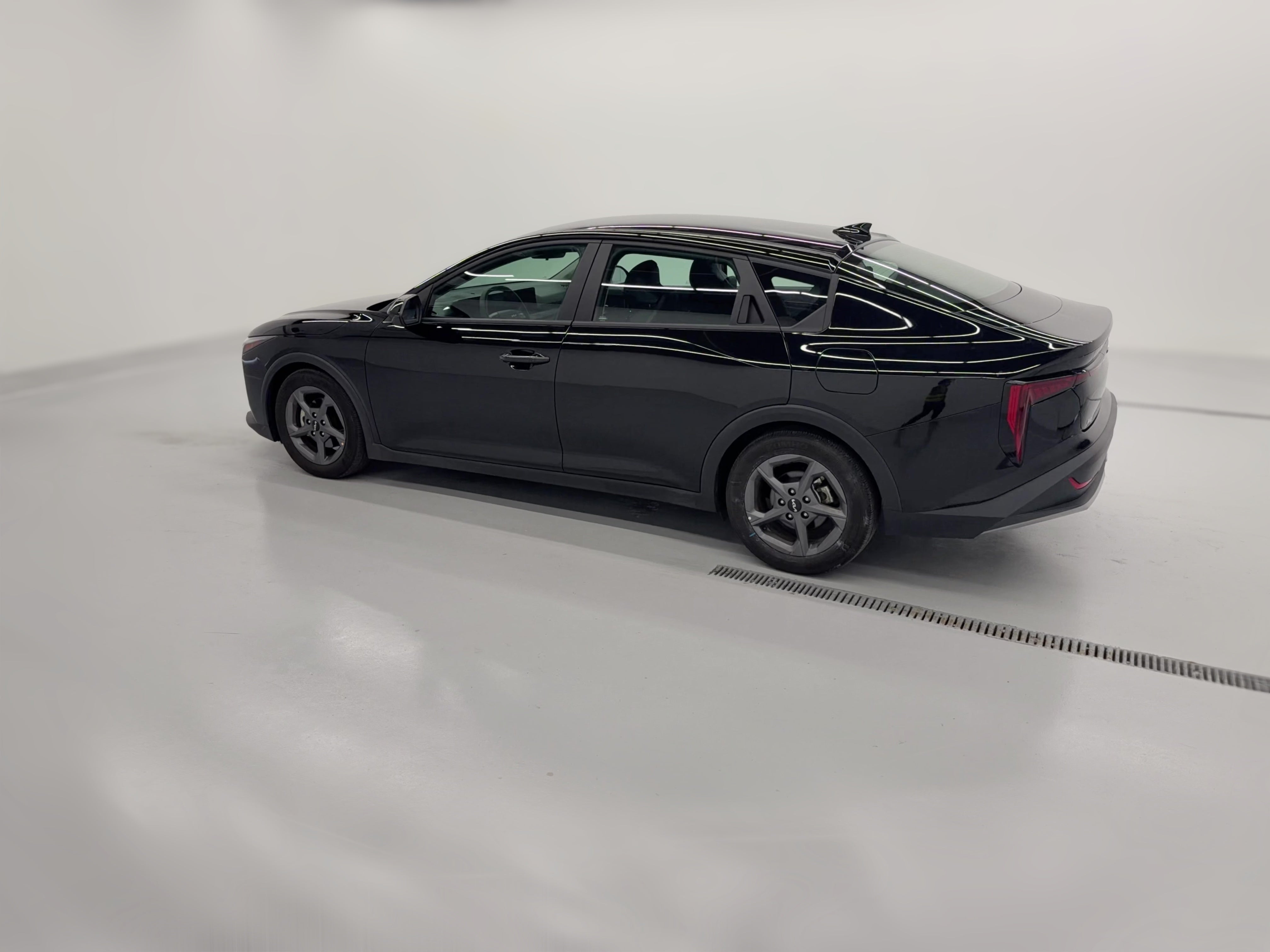 2025 Kia K4 LXS - Photo 26