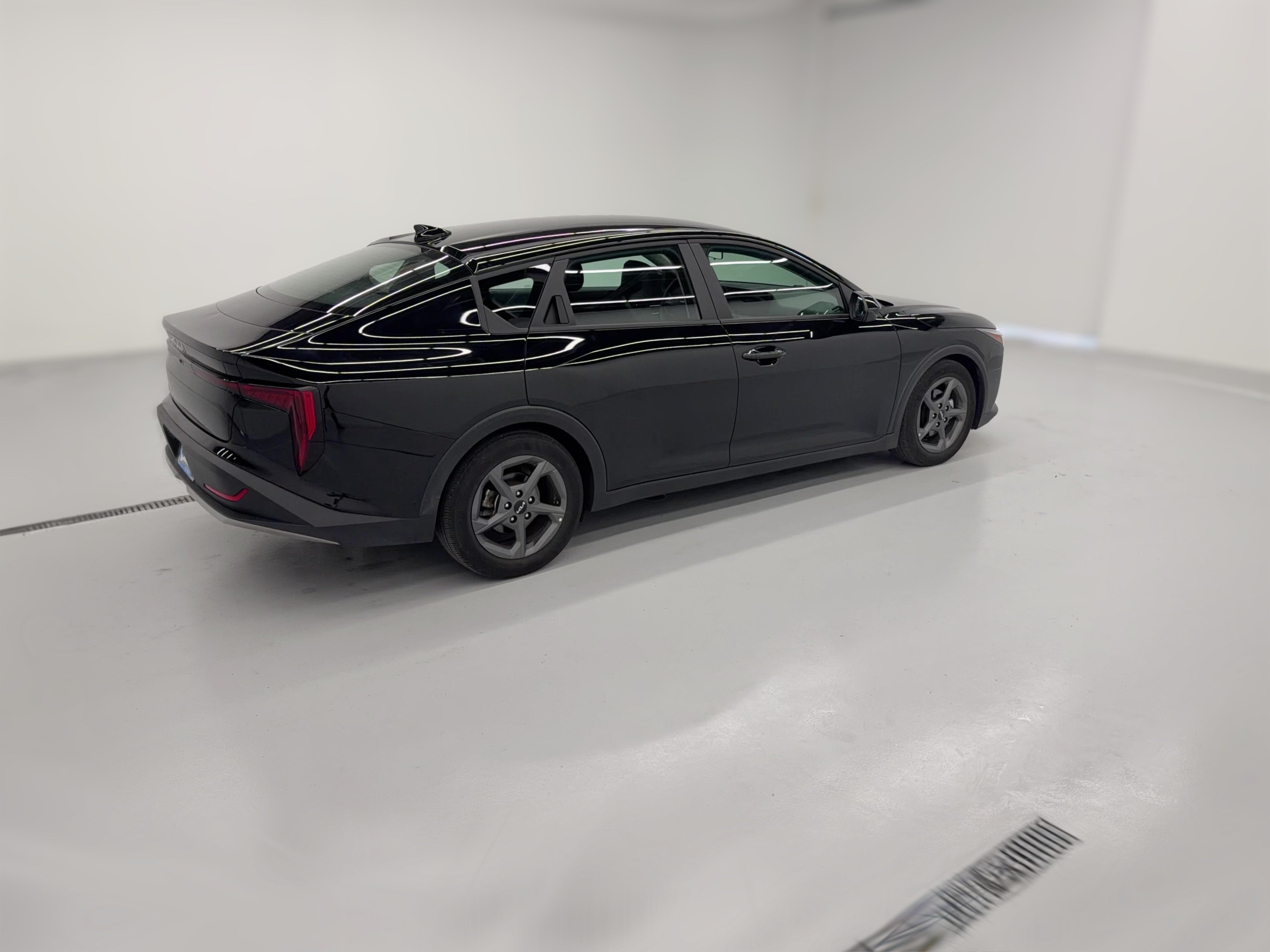 2025 Kia K4 LXS - Photo 31